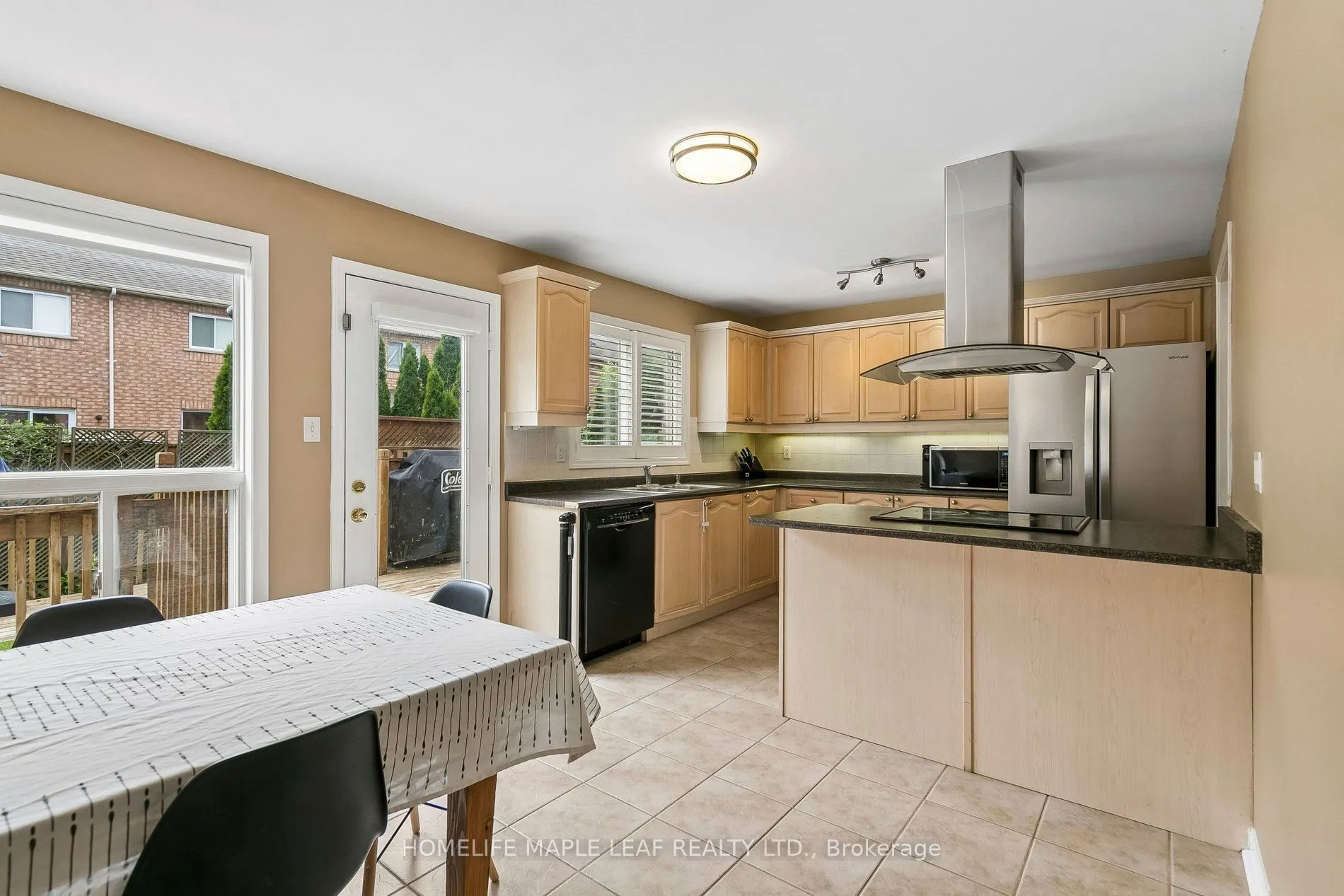 3948 Deepwood Heights