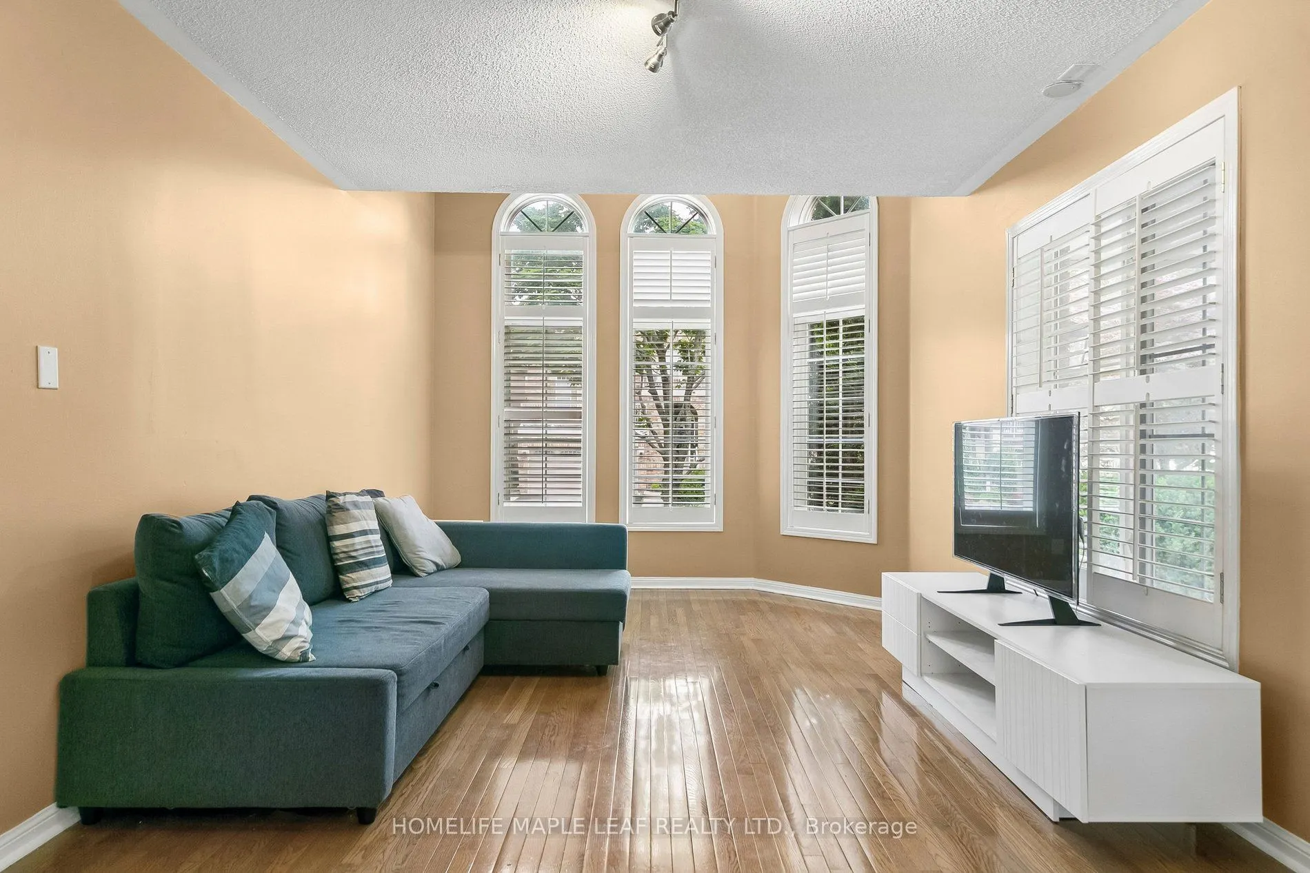 3948 Deepwood Heights