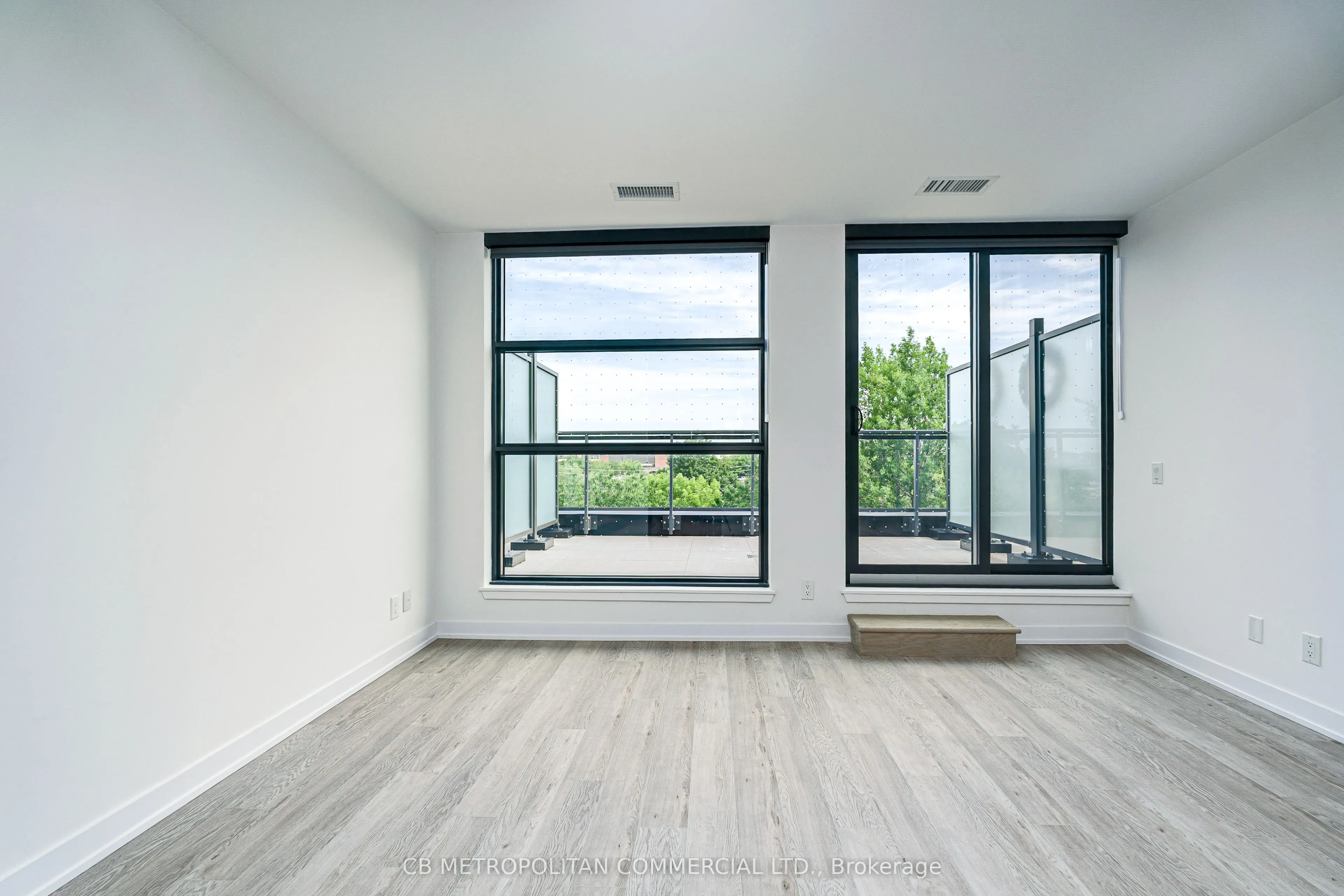 2946 Dundas Street West Street W #409