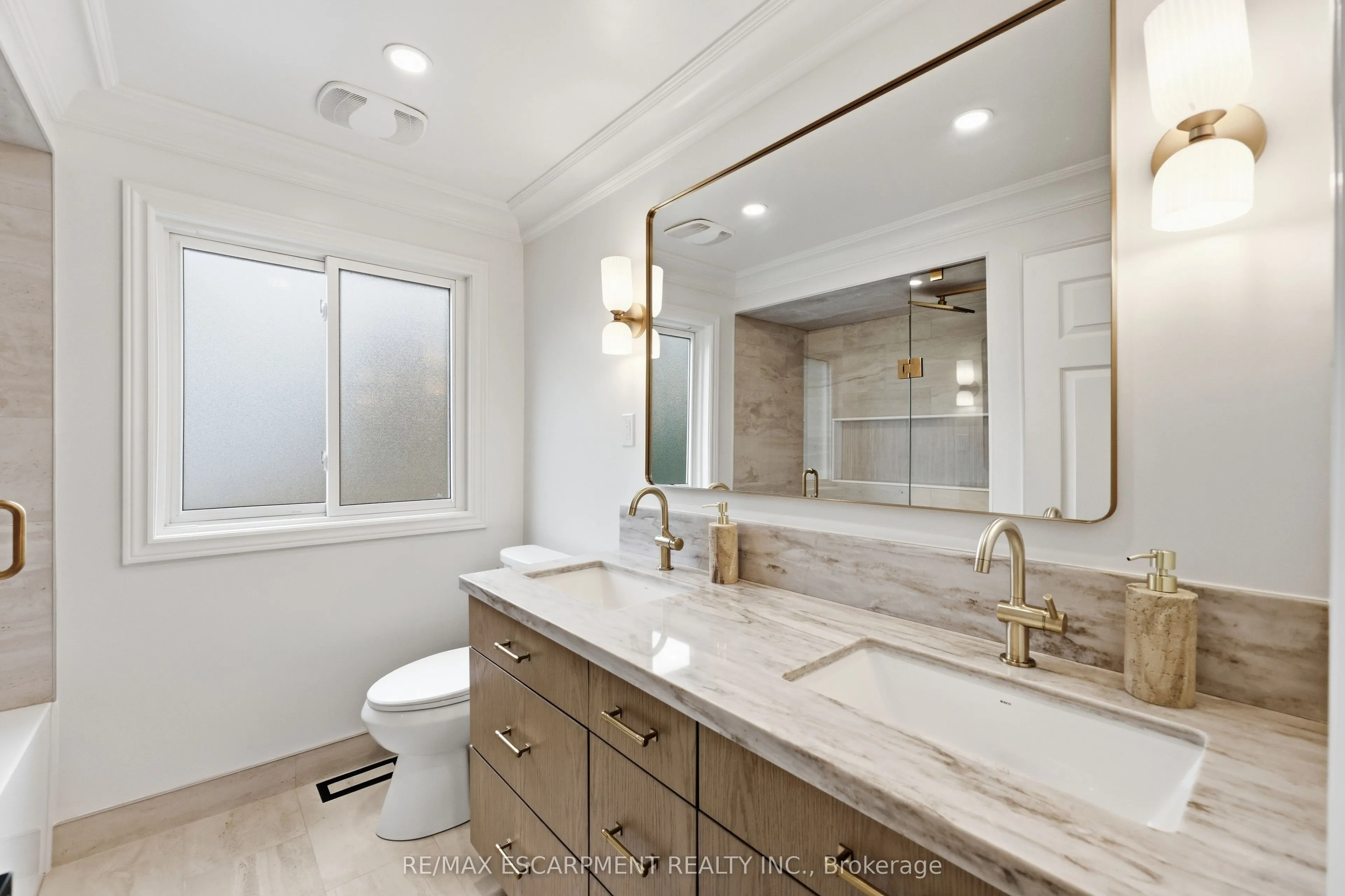 134 Fairwood Place W