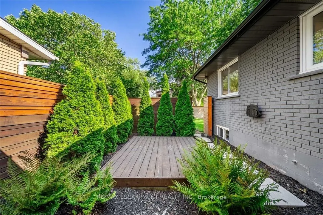 134 Fairwood Place W