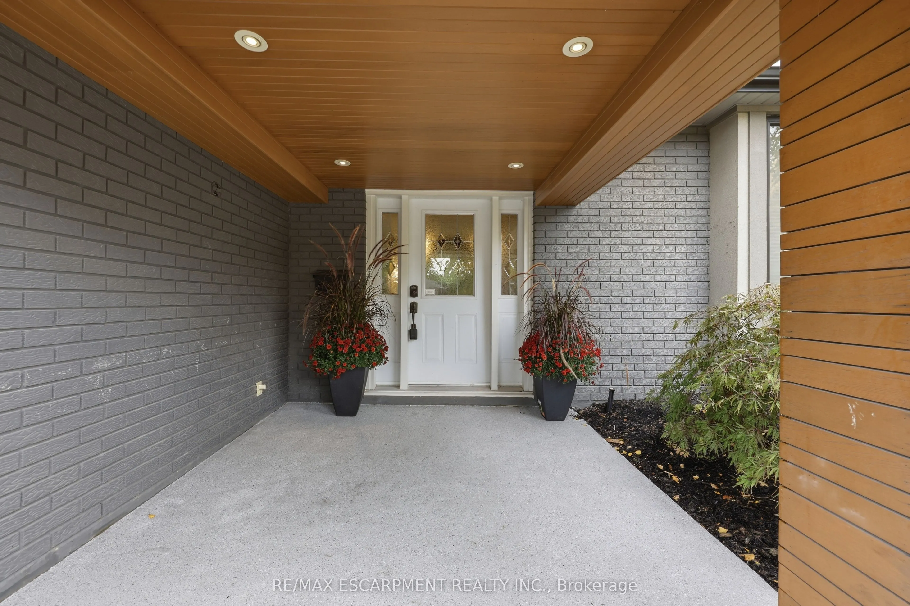 134 Fairwood Place W