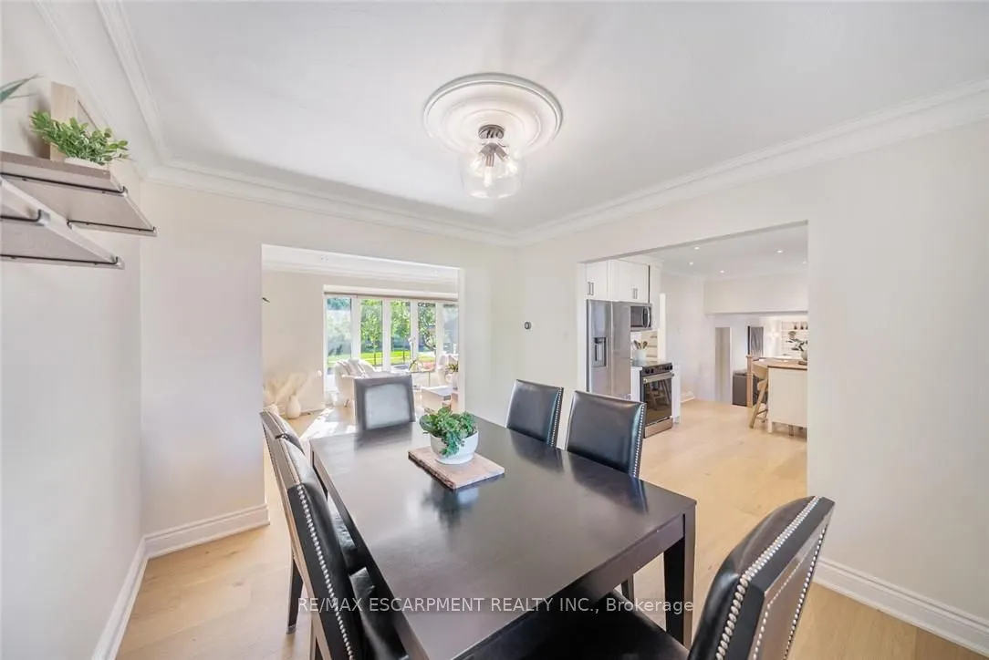 134 Fairwood Place W