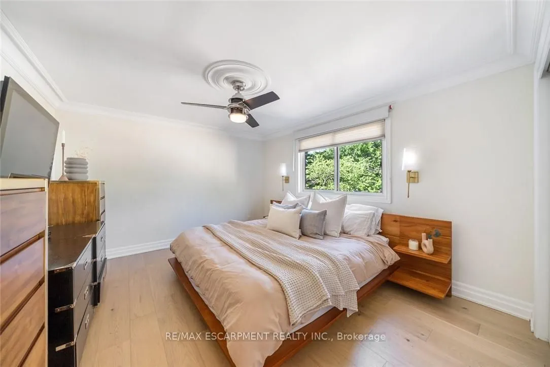 134 Fairwood Place W