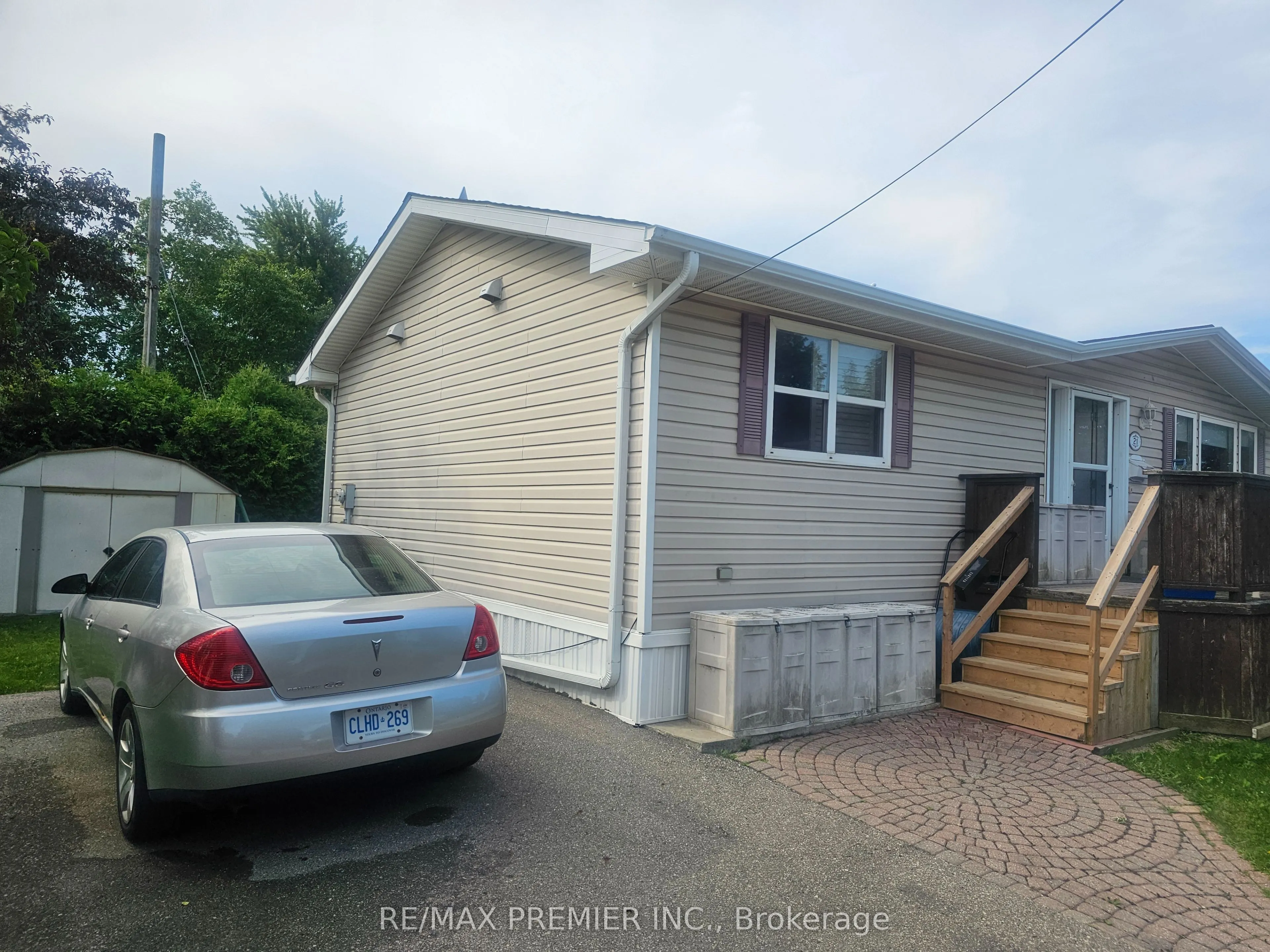 1749 Dundas Street E #5th Ave West Unit #21