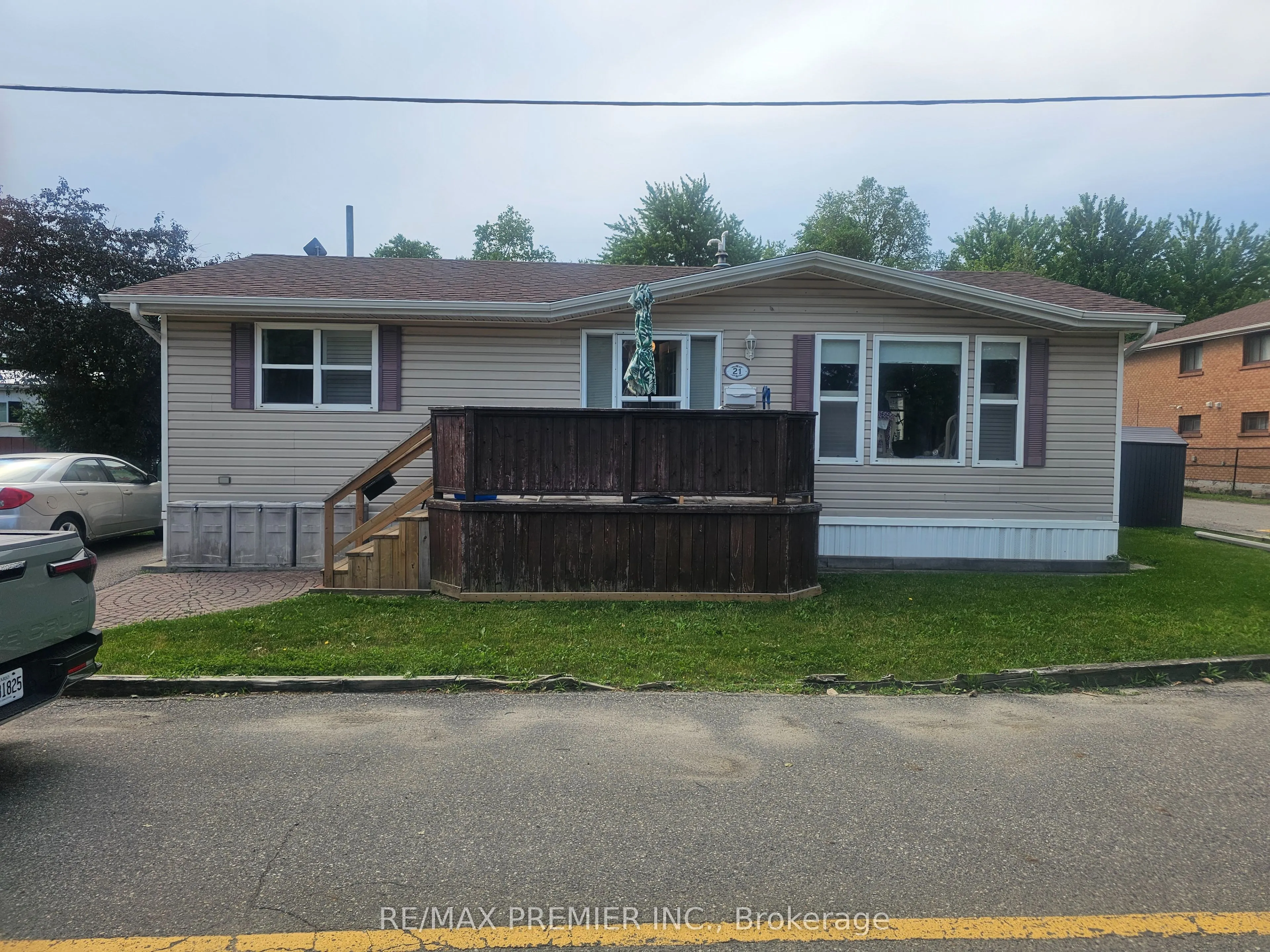1749 Dundas Street E #5th Ave West Unit #21