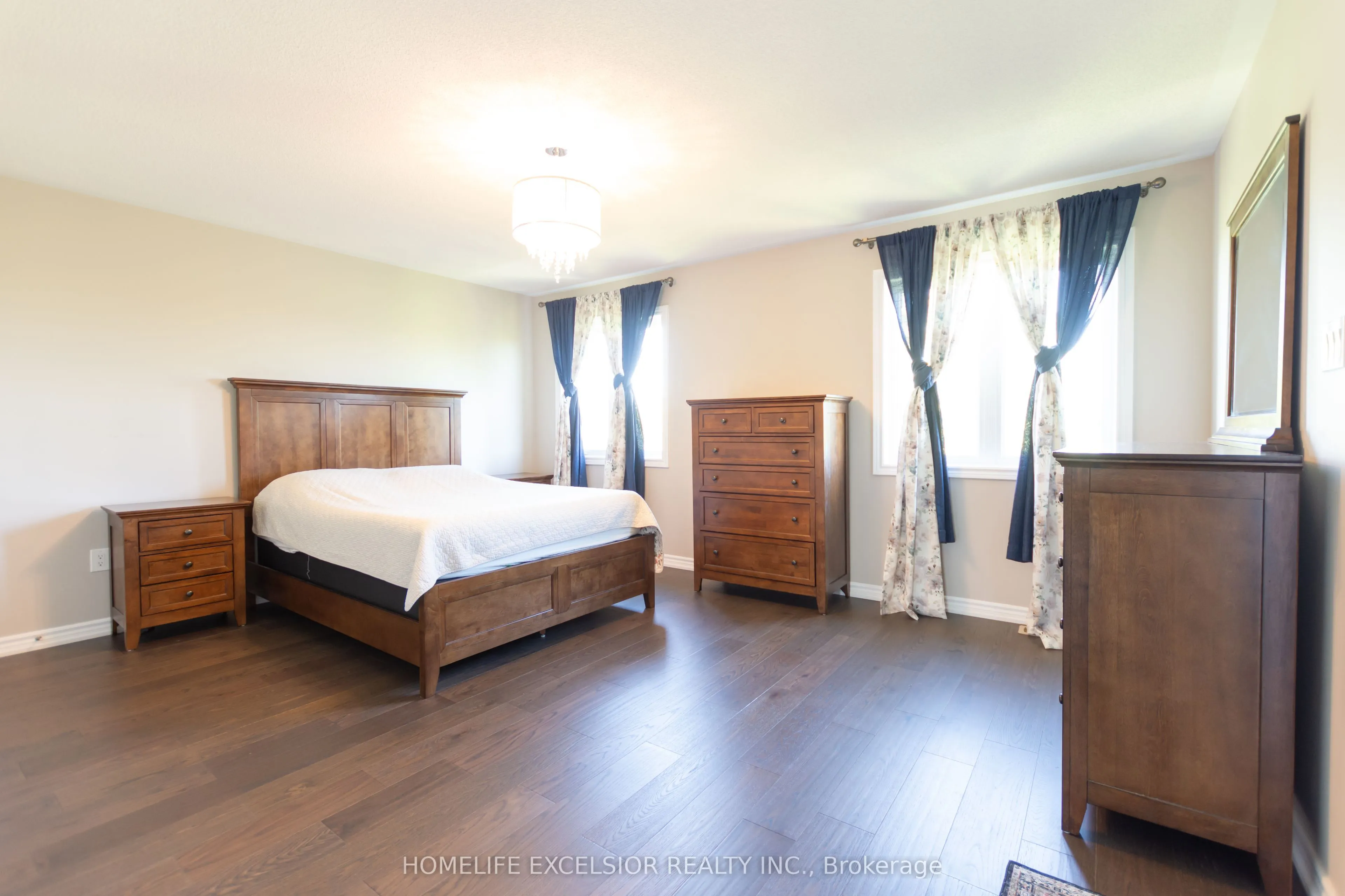 2425 QUETICO Crescent
