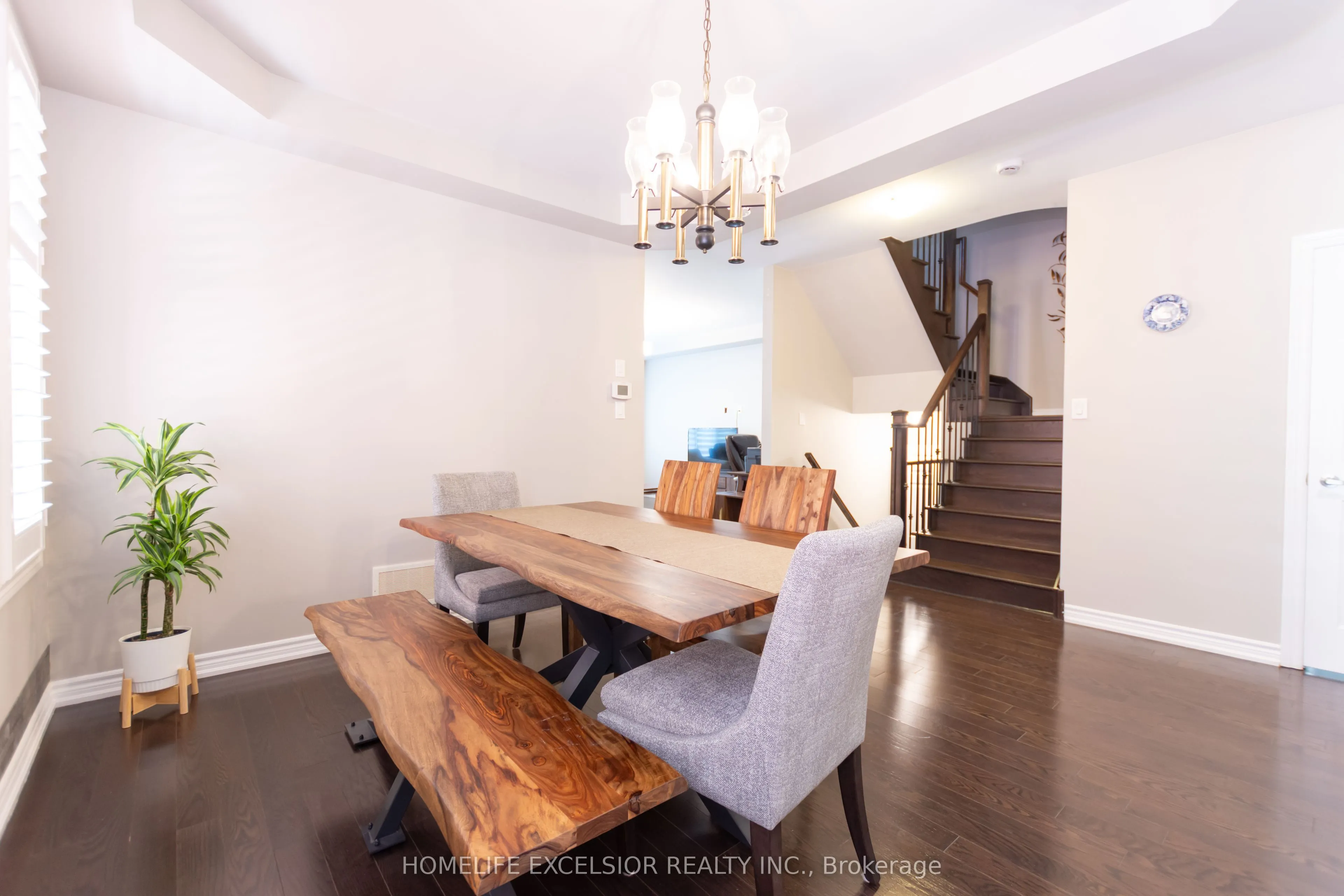 2425 QUETICO Crescent