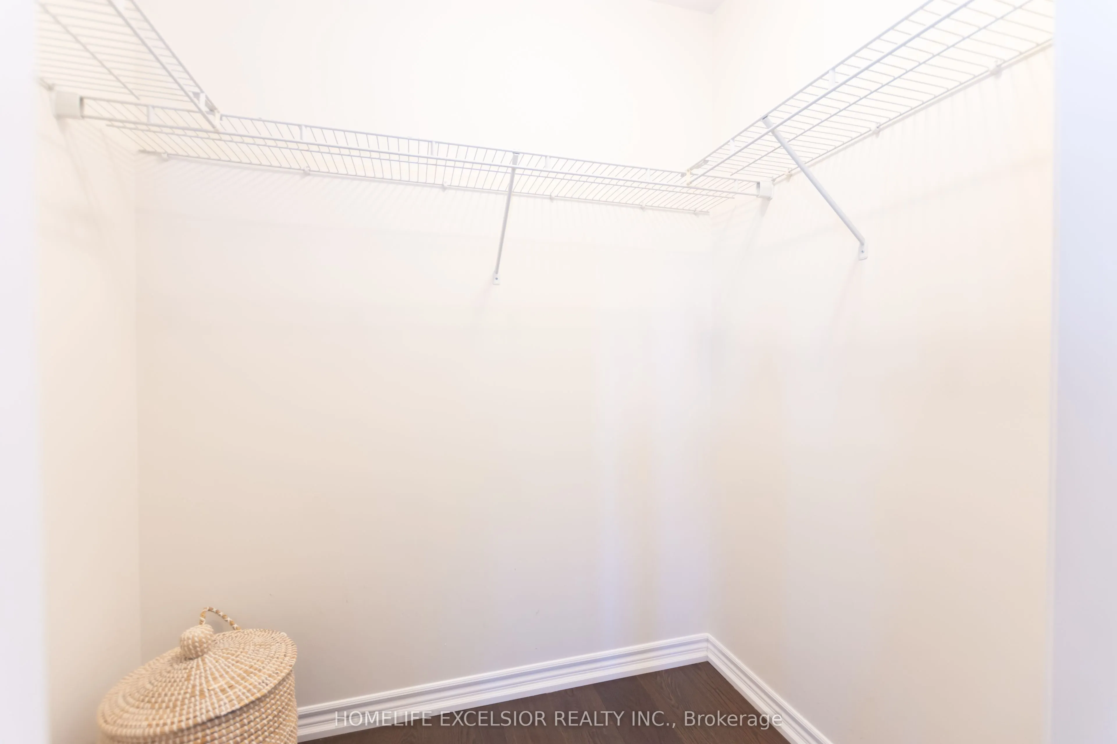 2425 QUETICO Crescent