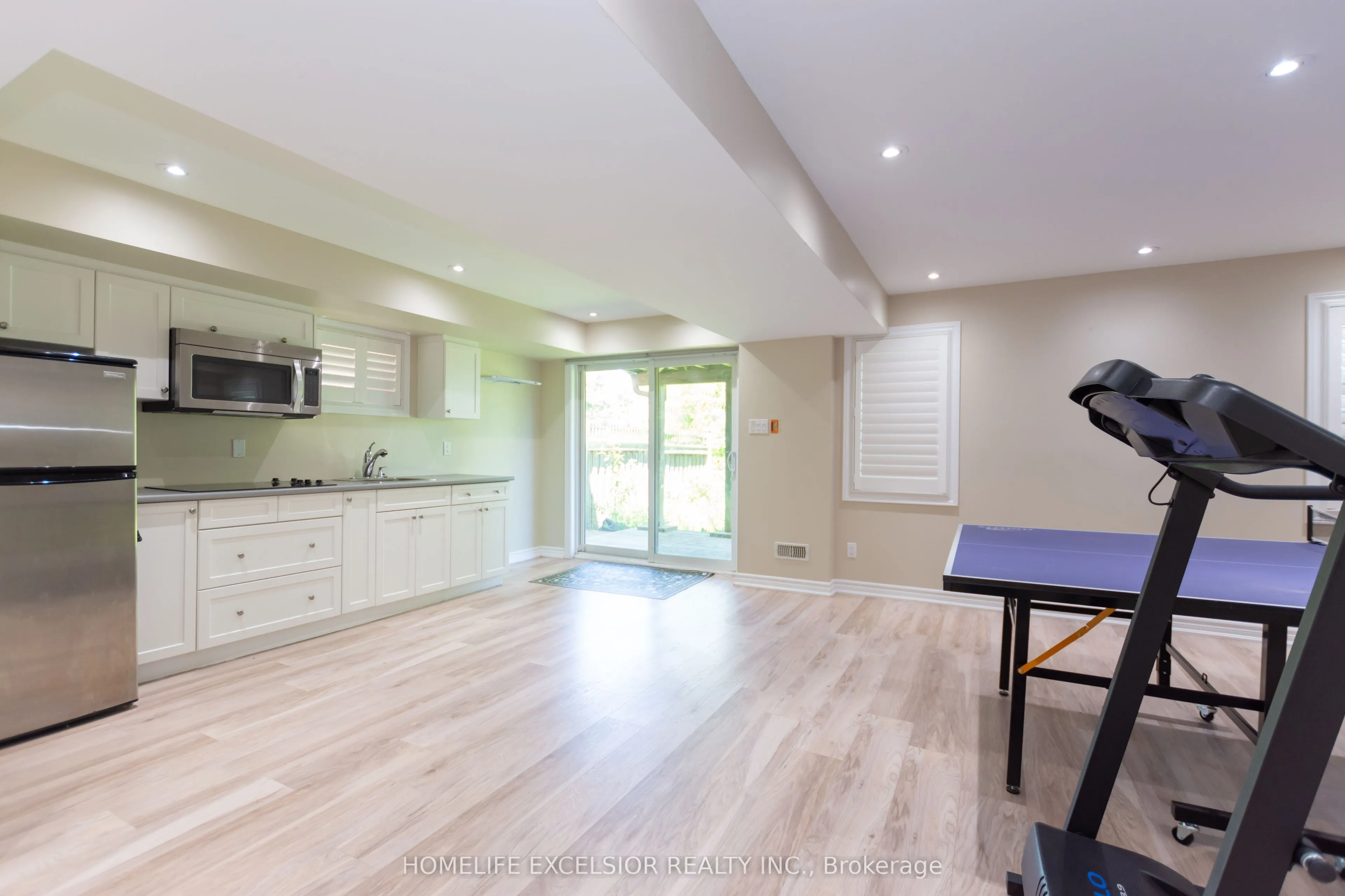 2425 QUETICO Crescent