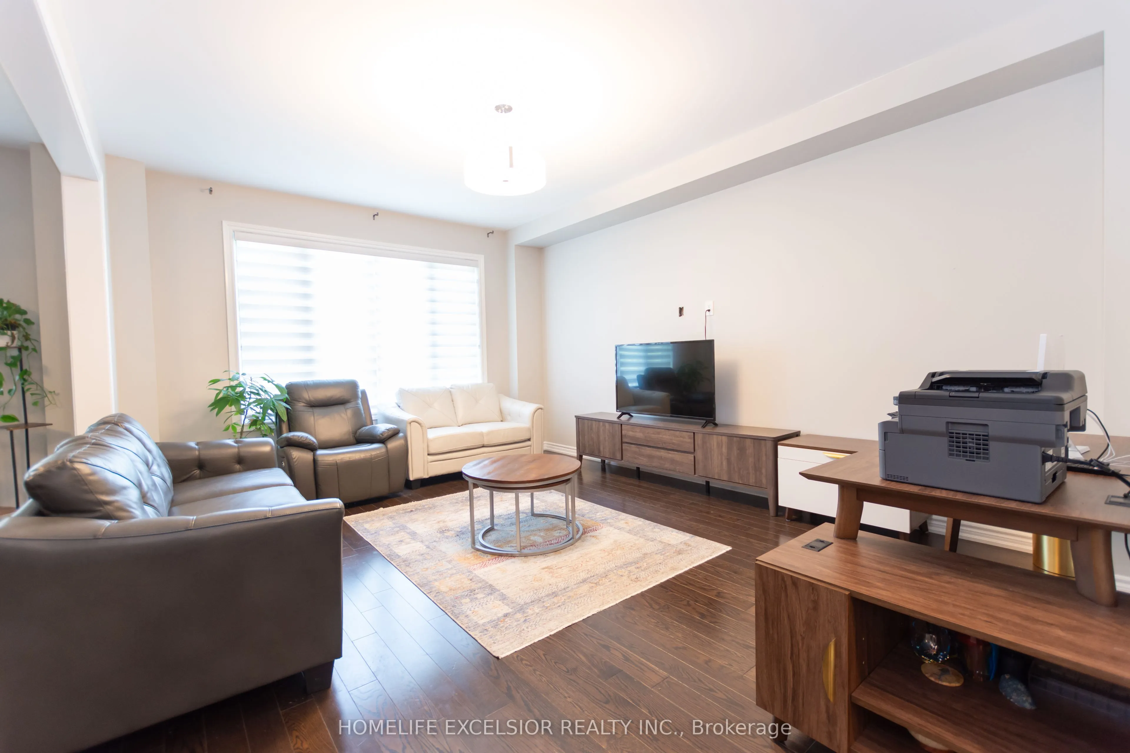 2425 QUETICO Crescent