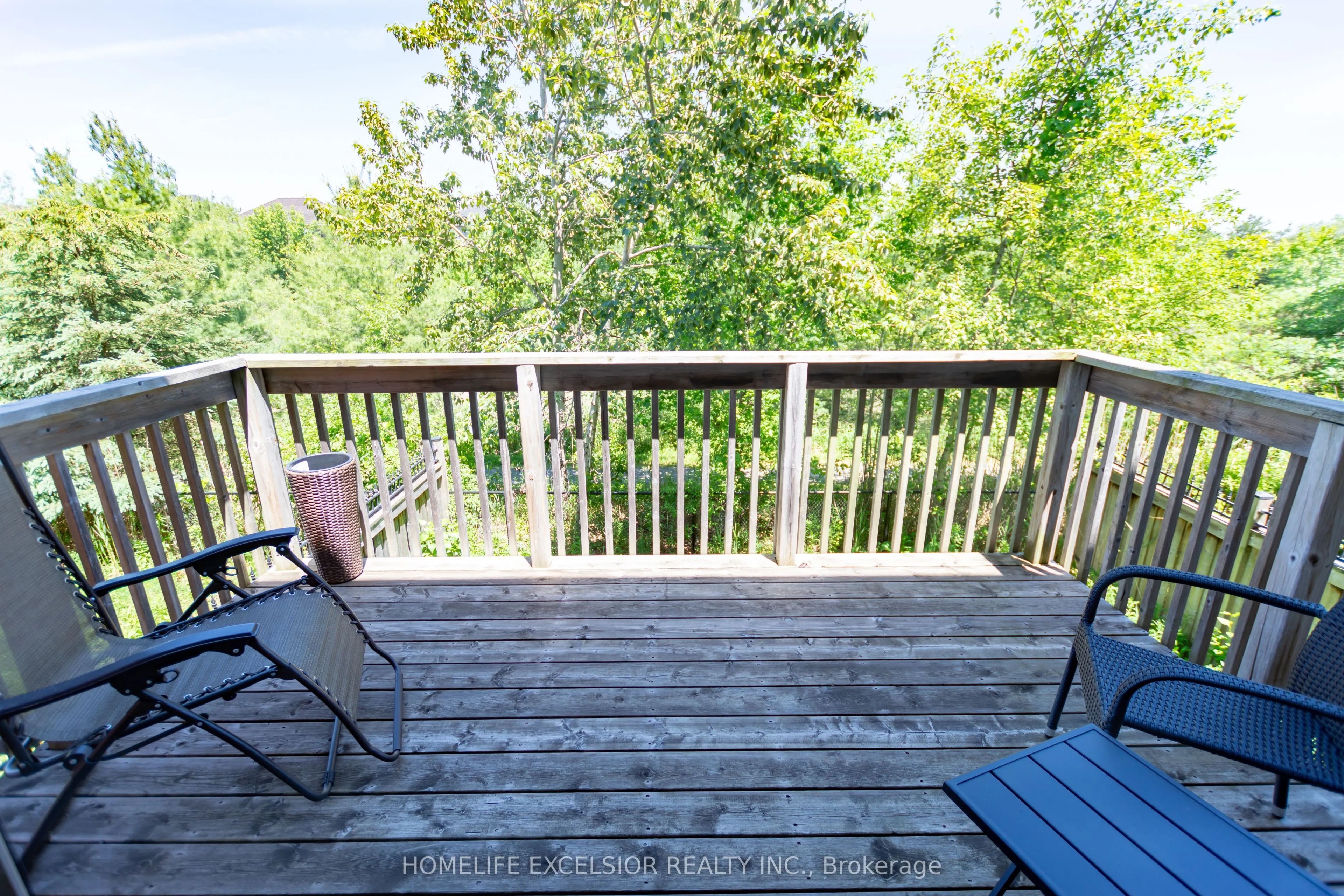 2425 QUETICO Crescent