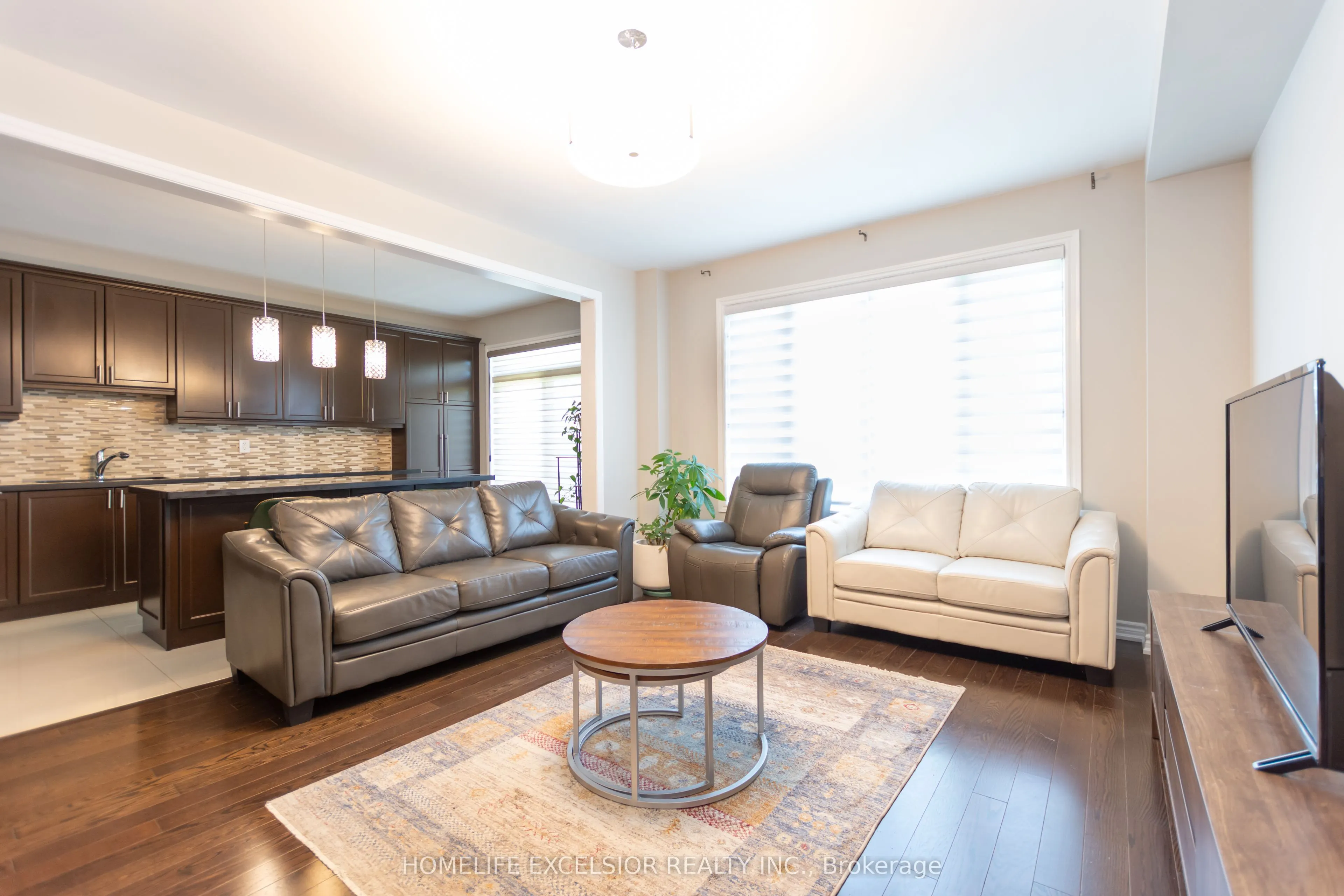 2425 QUETICO Crescent