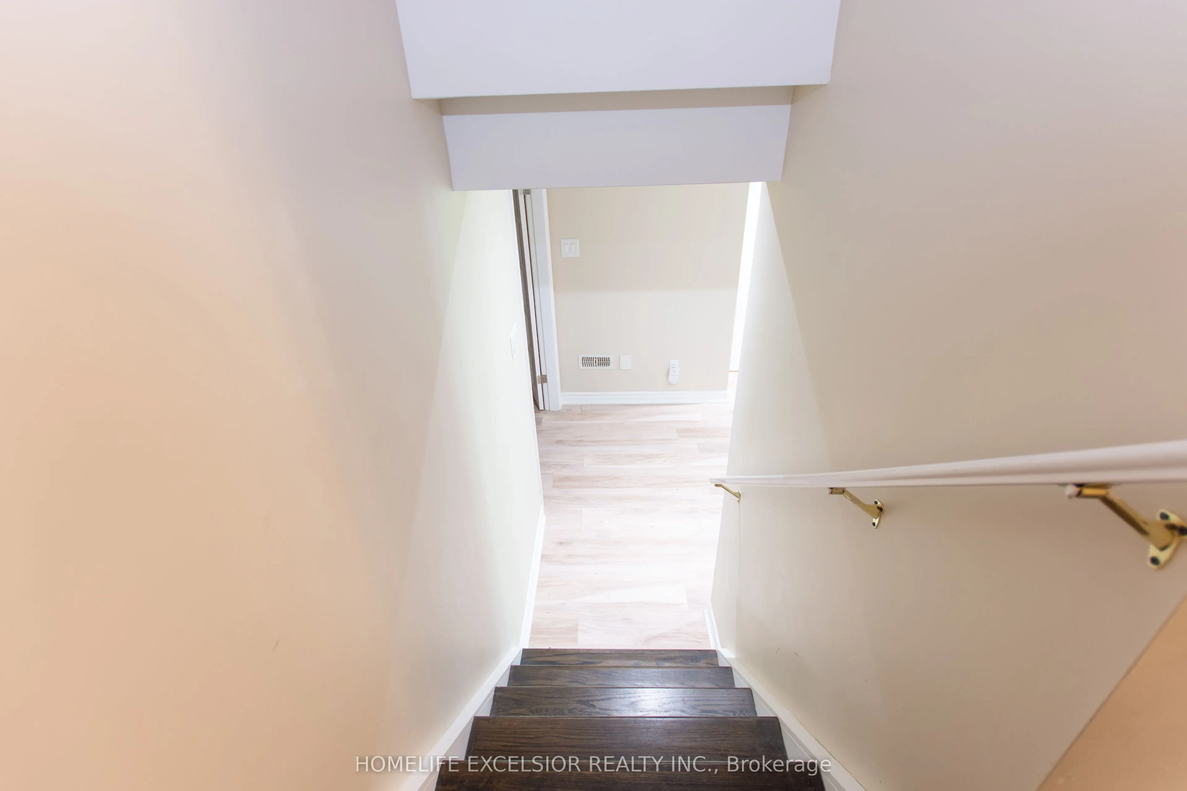 2425 QUETICO Crescent