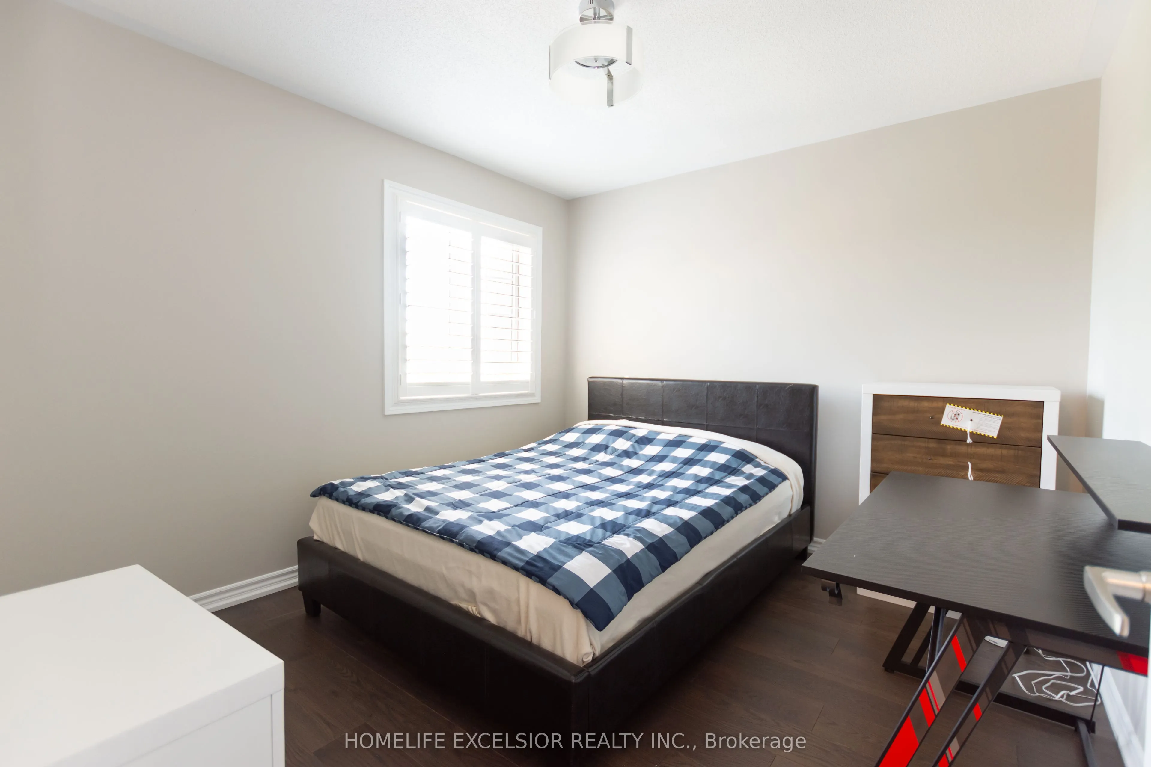 2425 QUETICO Crescent