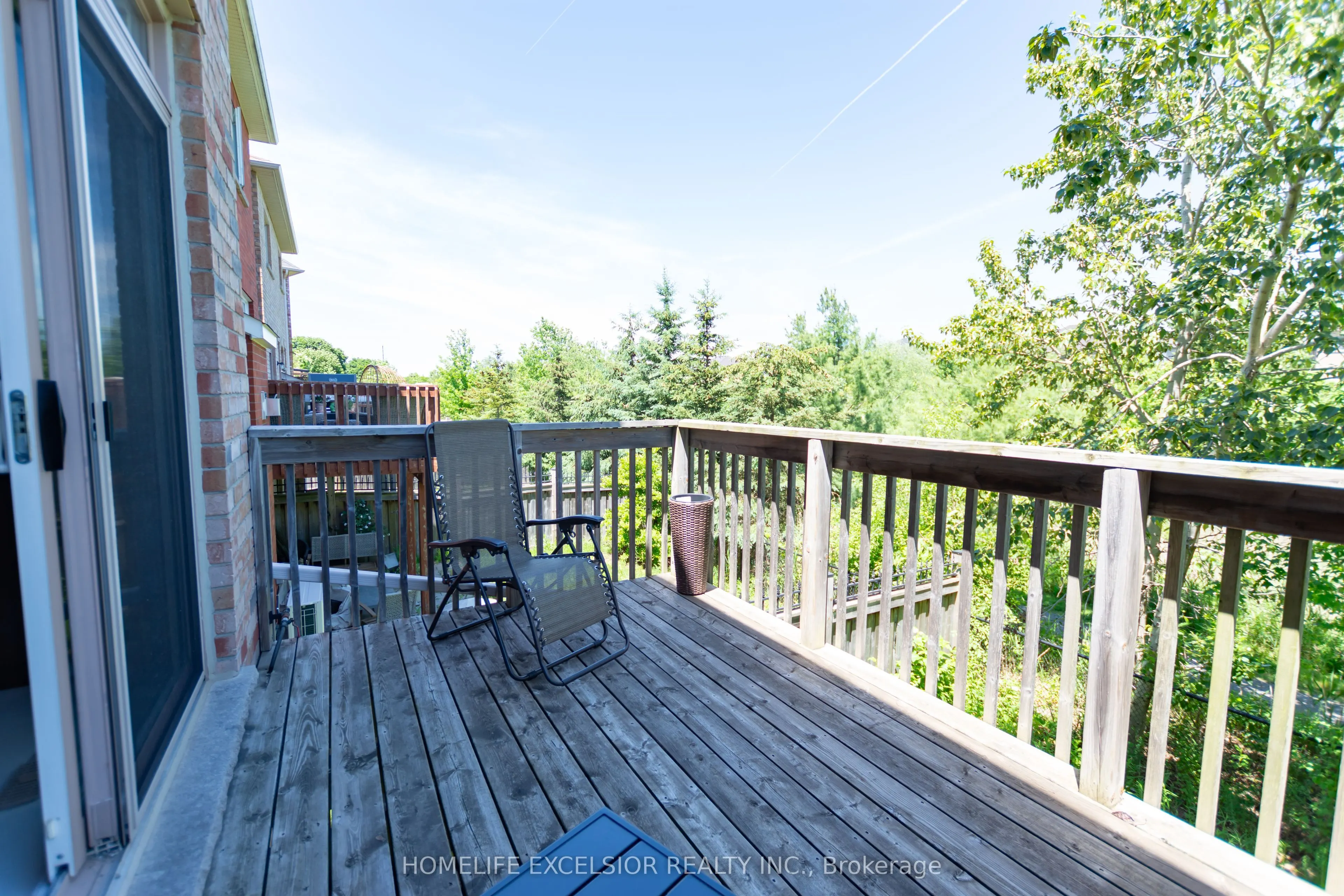 2425 QUETICO Crescent