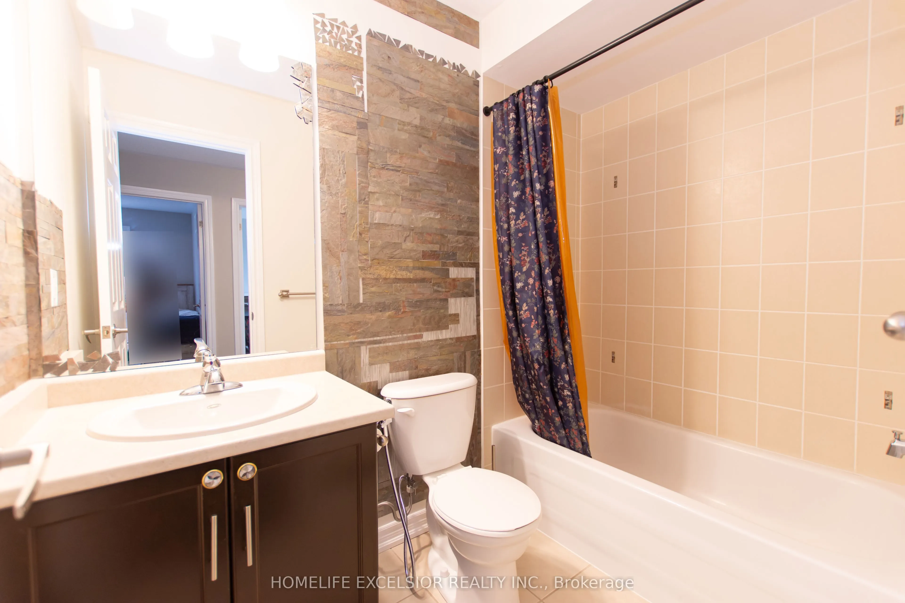 2425 QUETICO Crescent