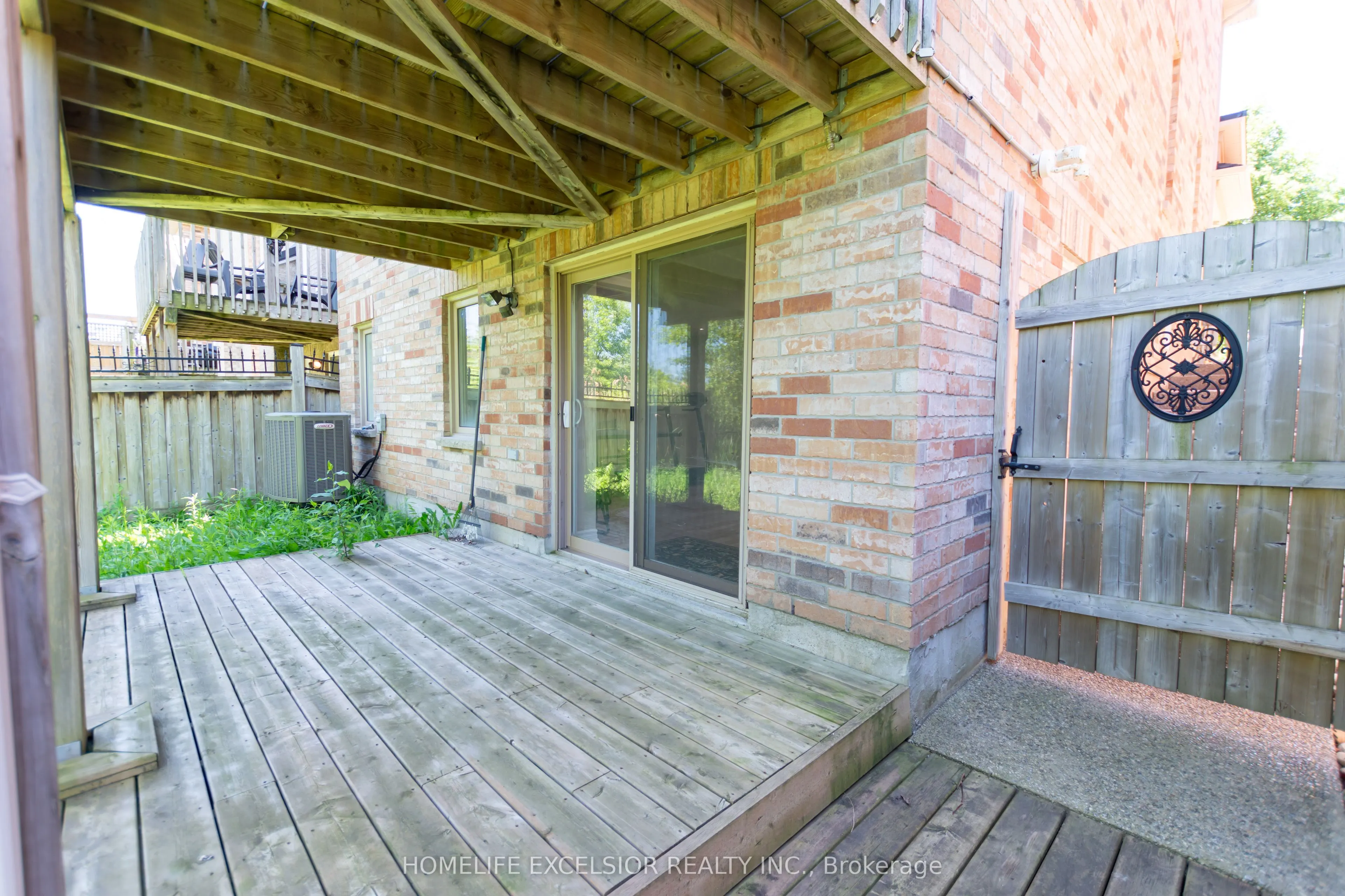 2425 QUETICO Crescent