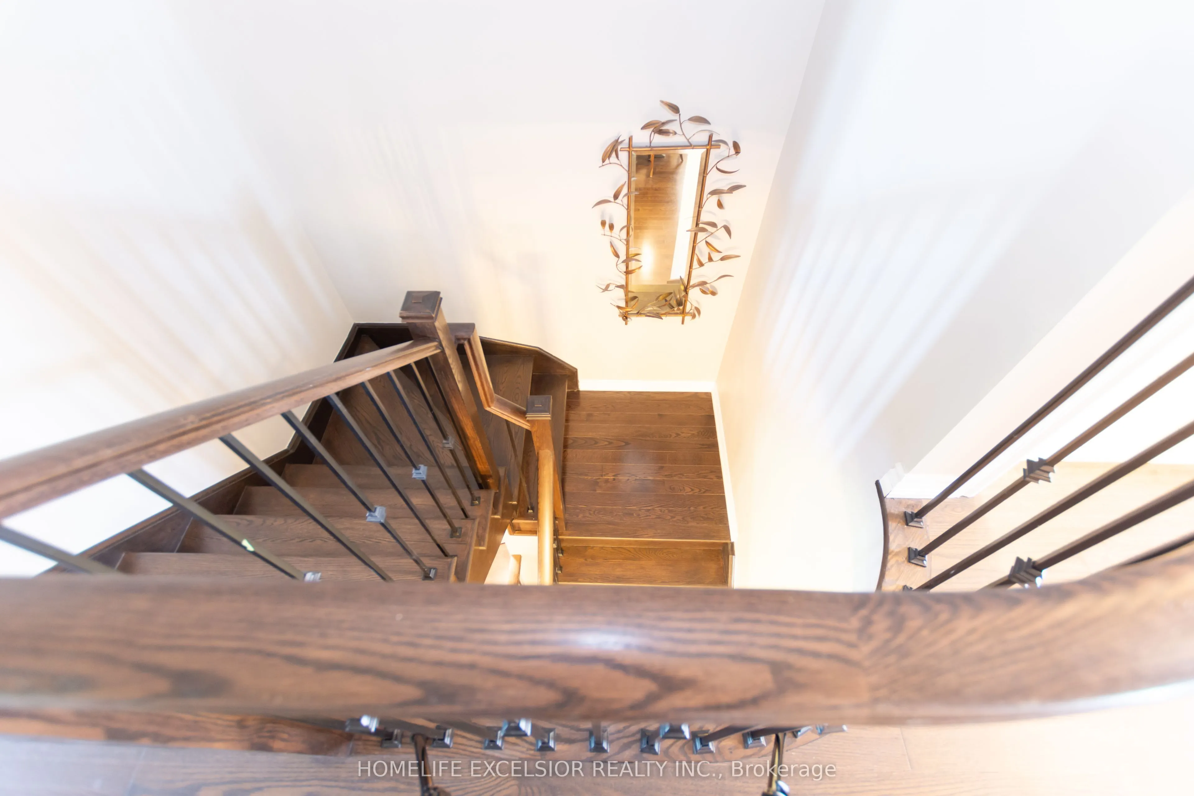 2425 QUETICO Crescent