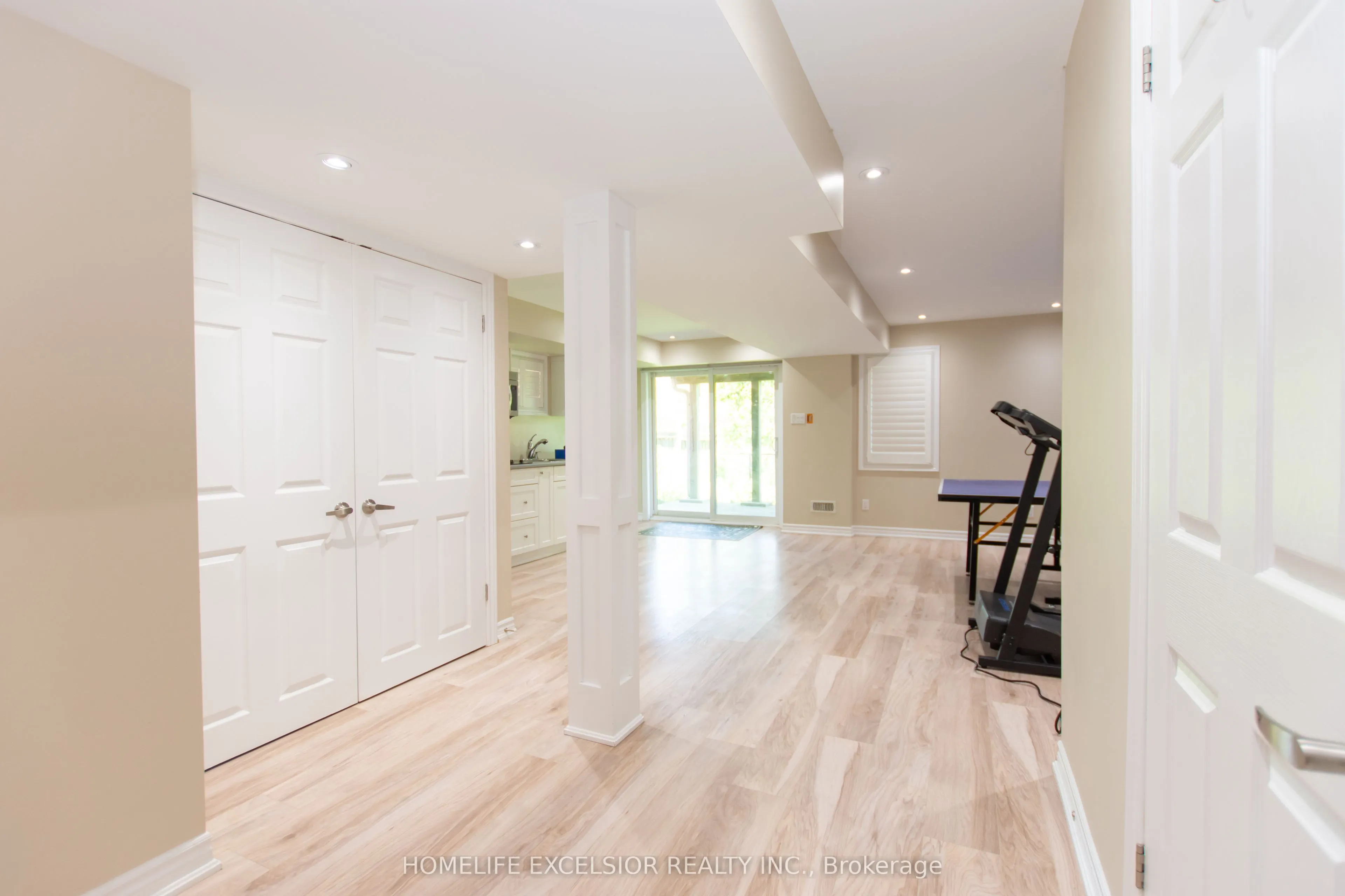 2425 QUETICO Crescent