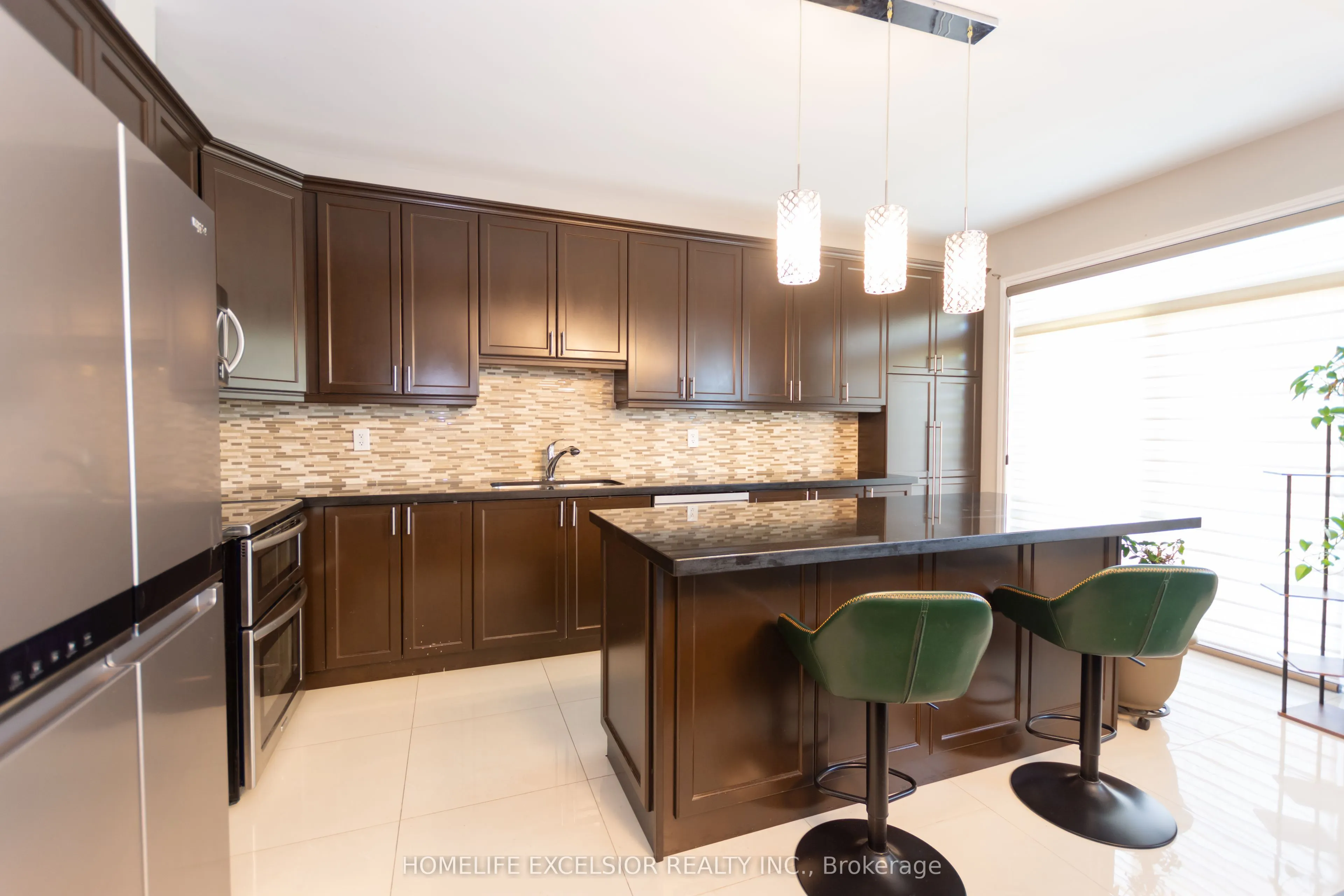 2425 QUETICO Crescent
