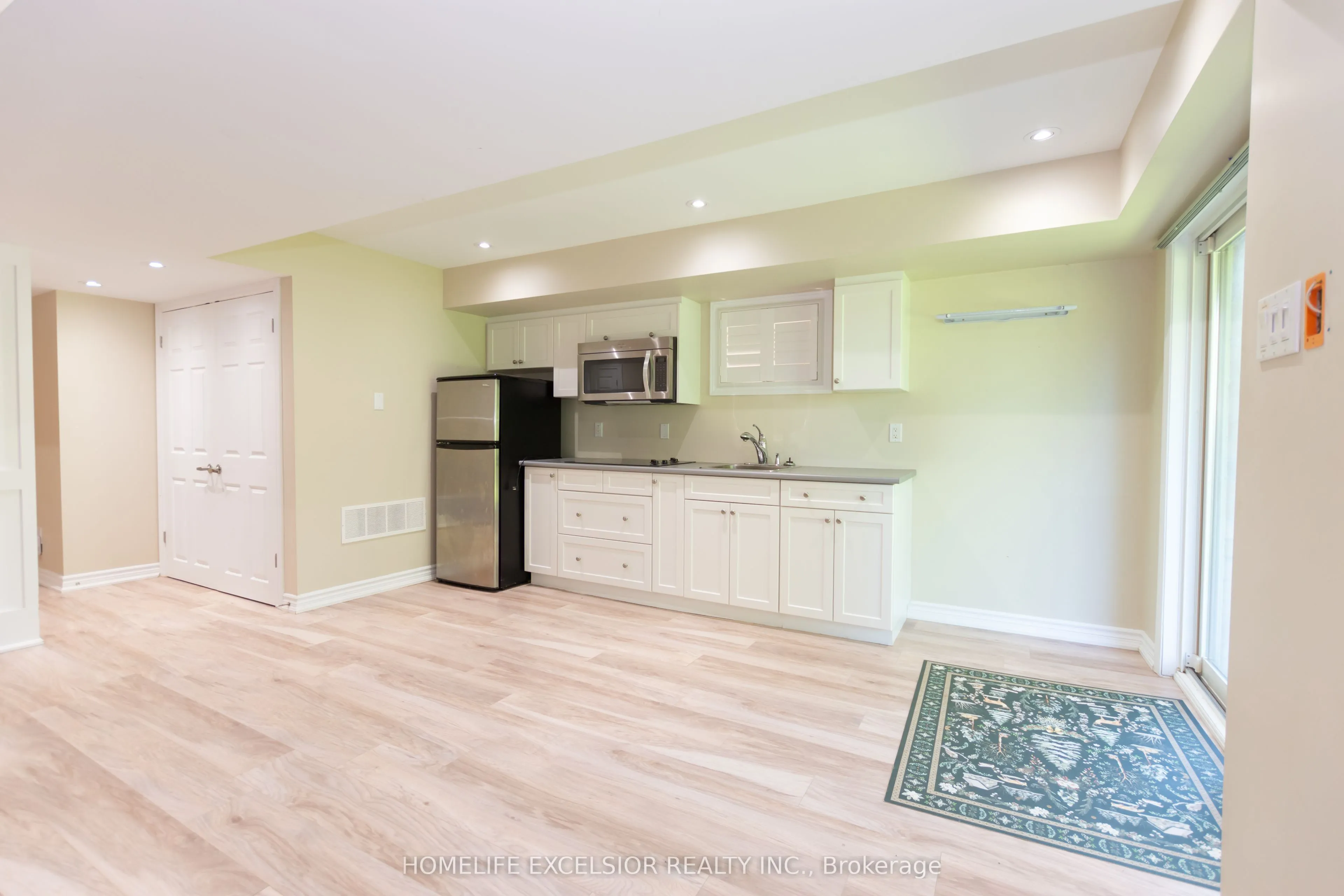 2425 QUETICO Crescent