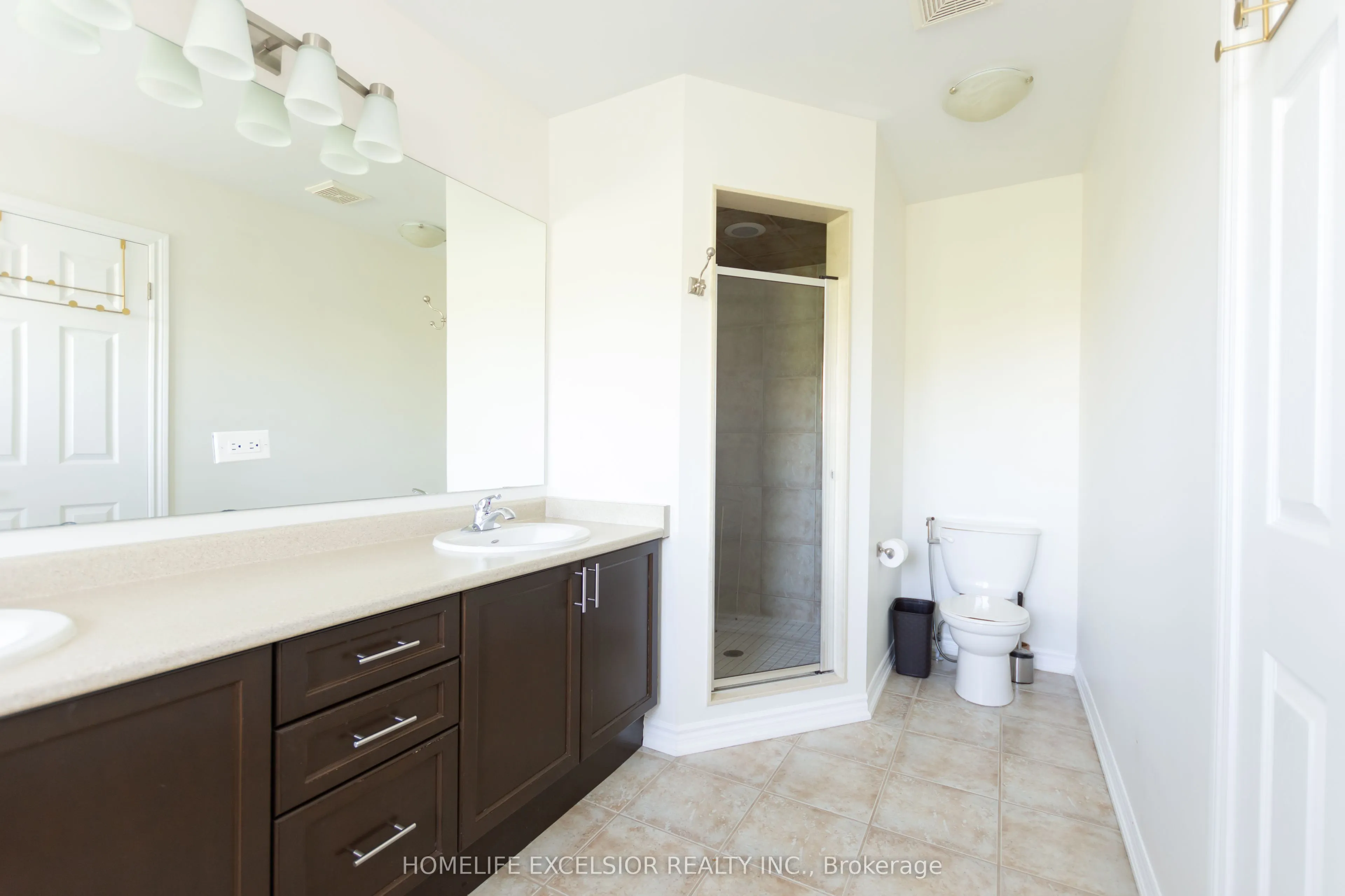 2425 QUETICO Crescent