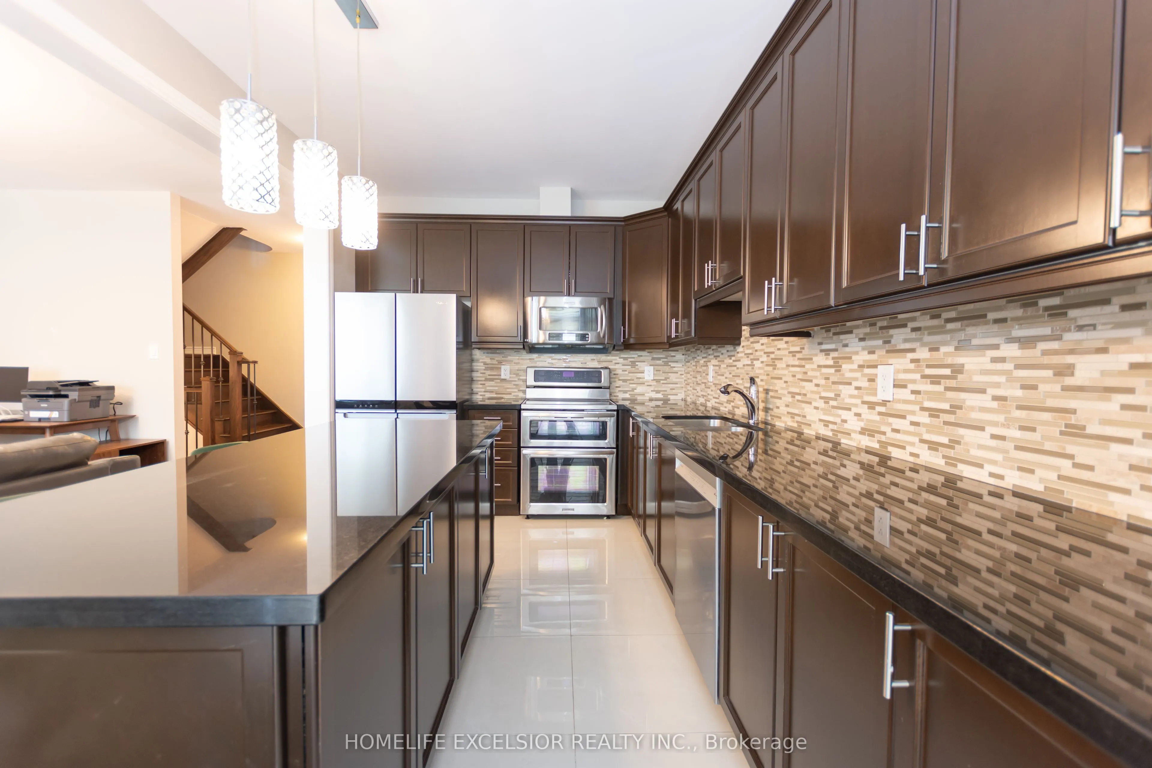 2425 QUETICO Crescent