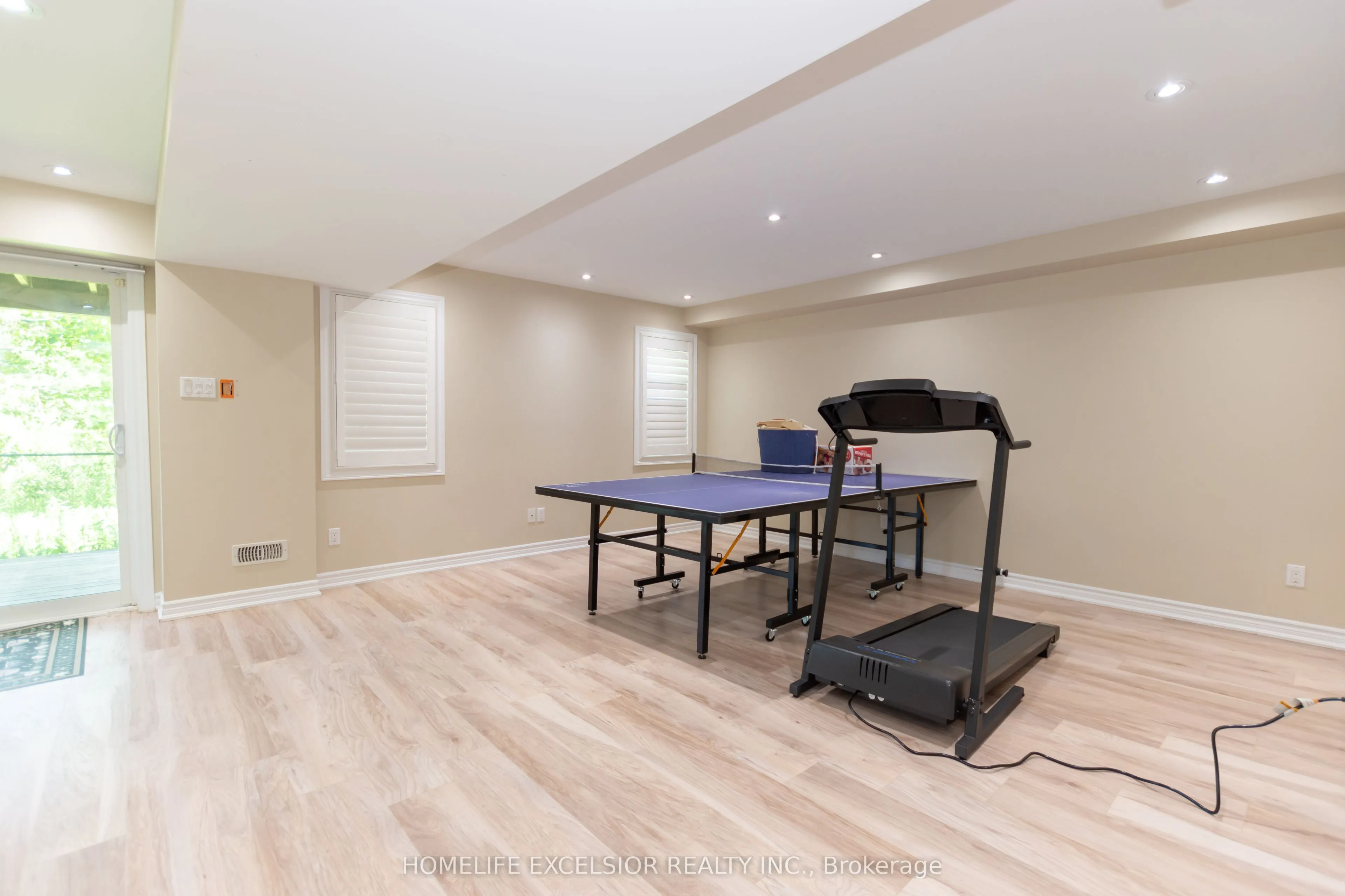 2425 QUETICO Crescent