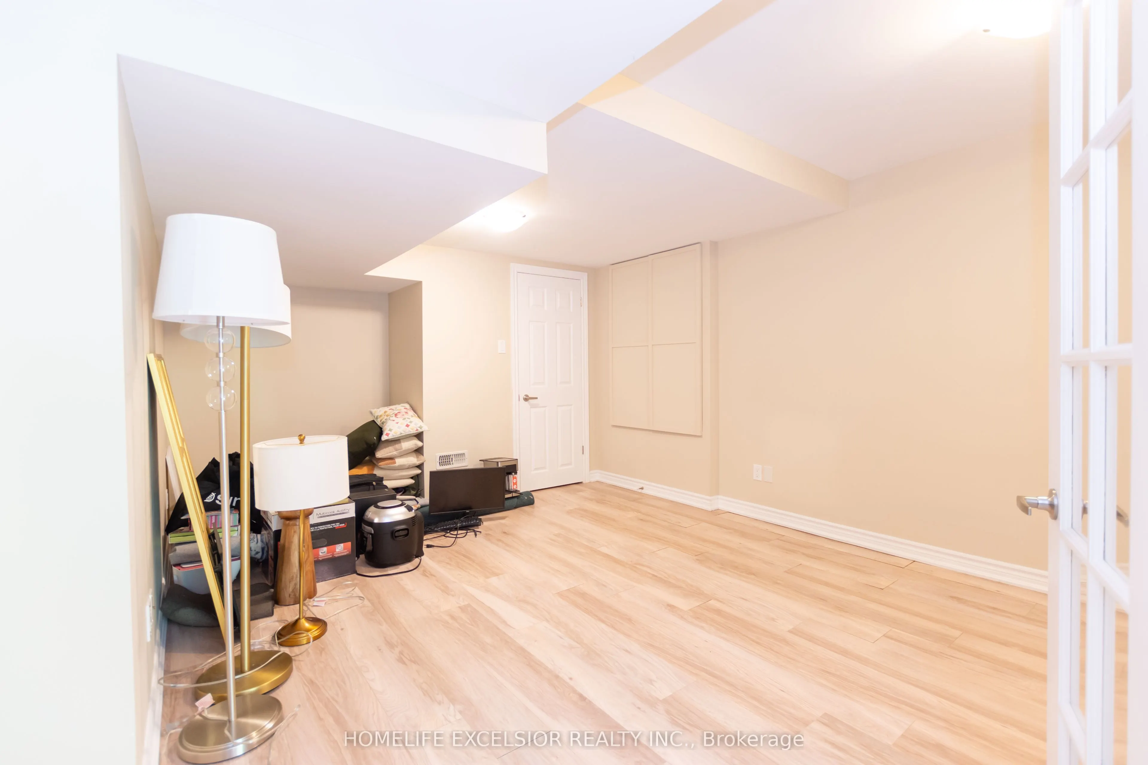 2425 QUETICO Crescent