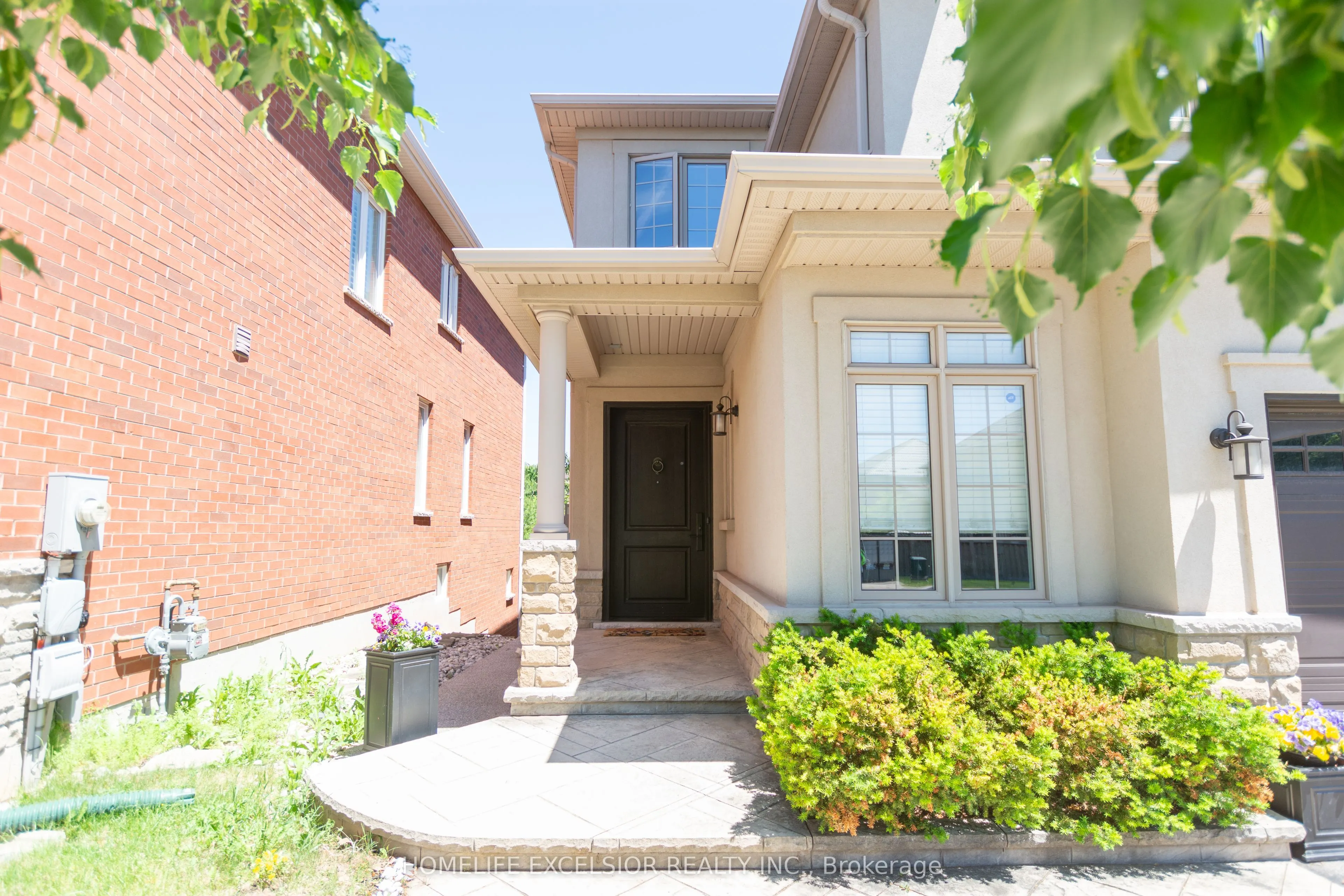 2425 QUETICO Crescent