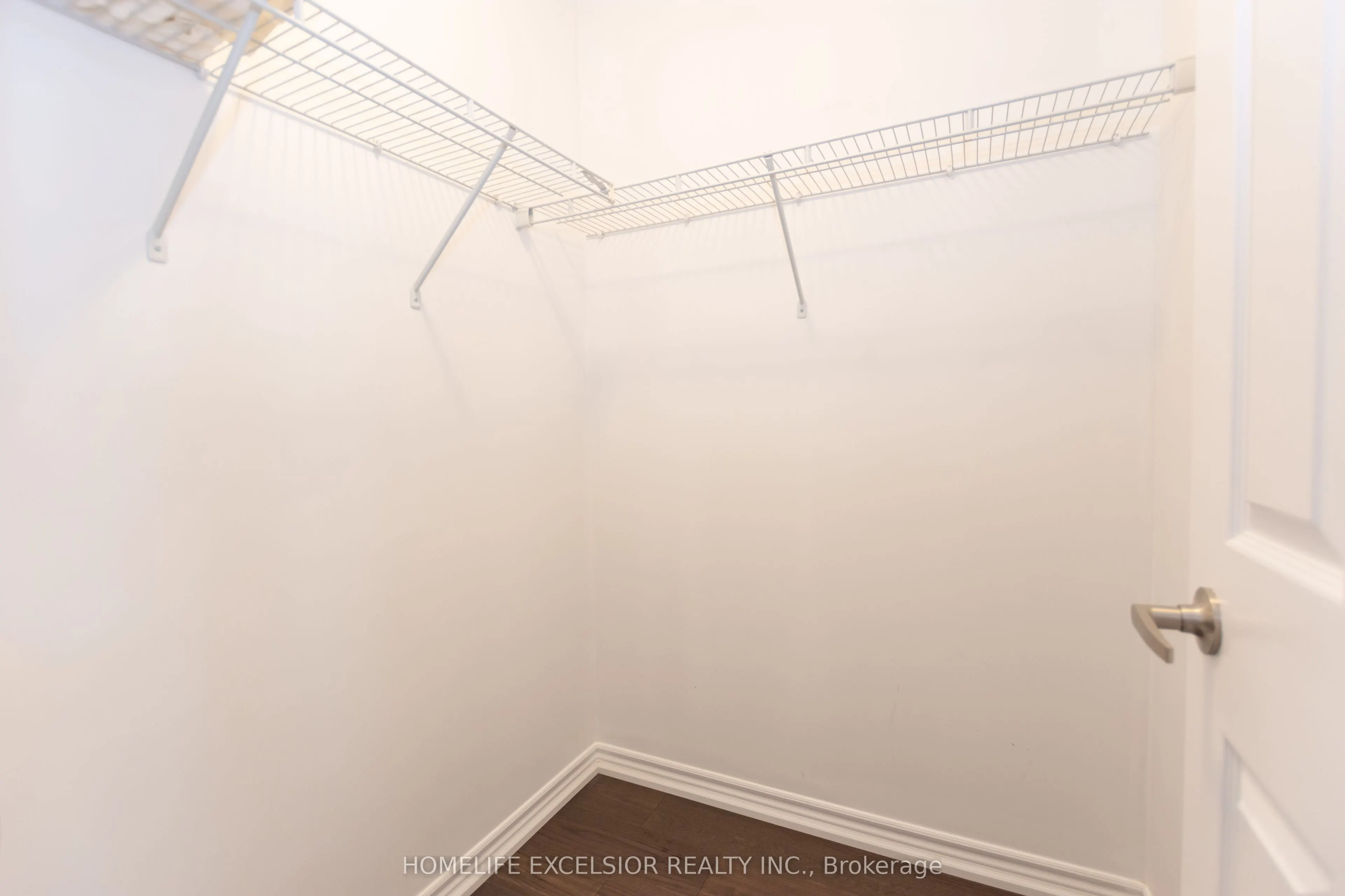 2425 QUETICO Crescent