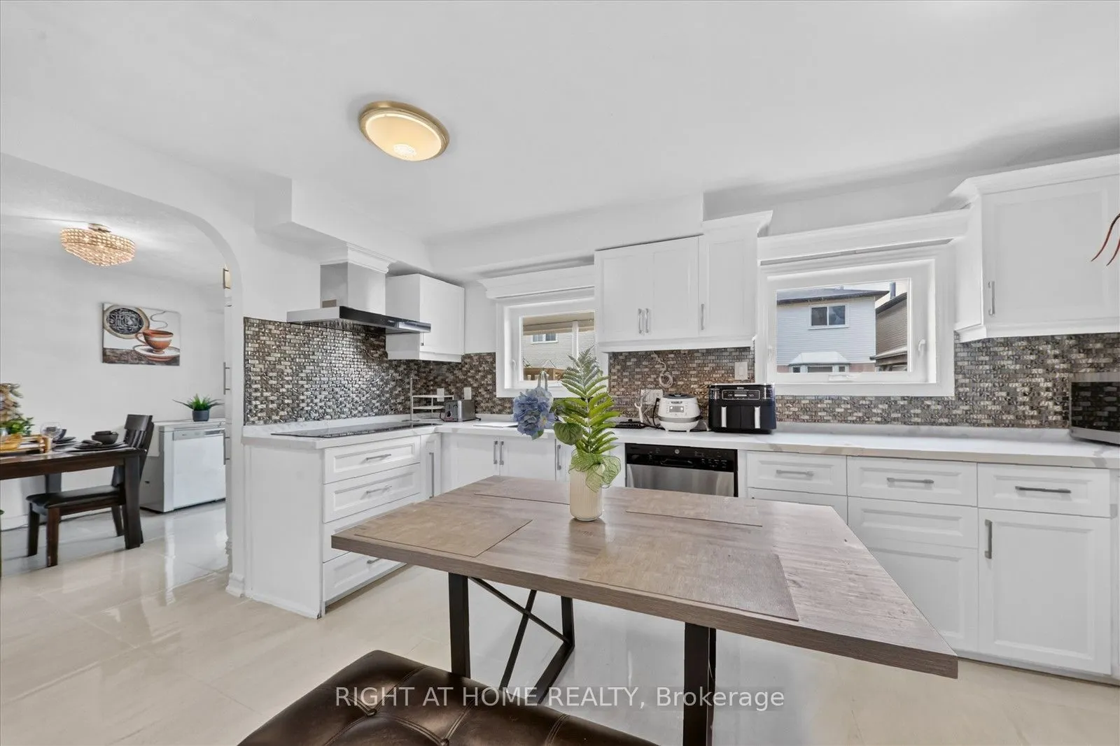 531 Wallenberg Crescent
