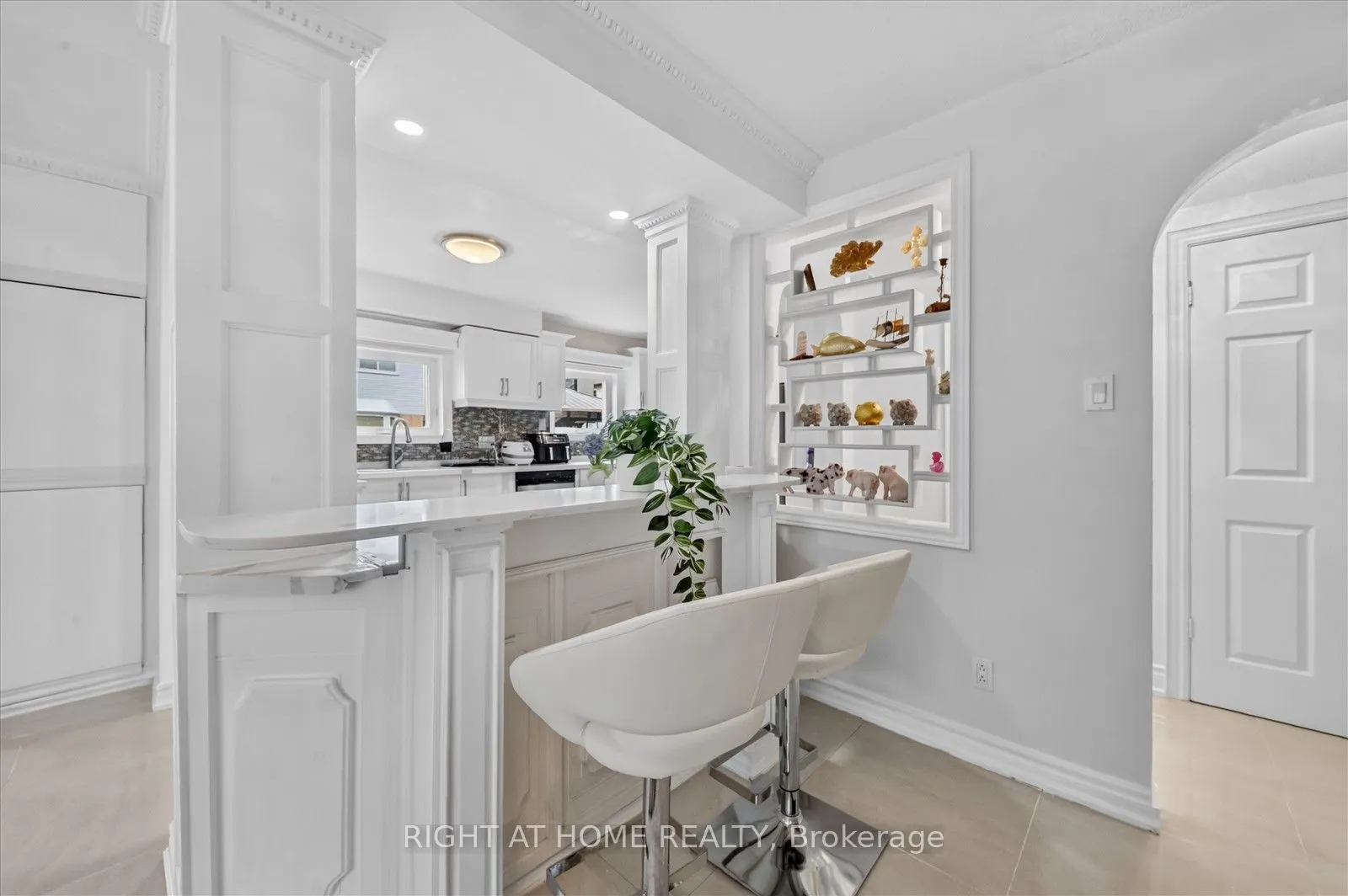 531 Wallenberg Crescent