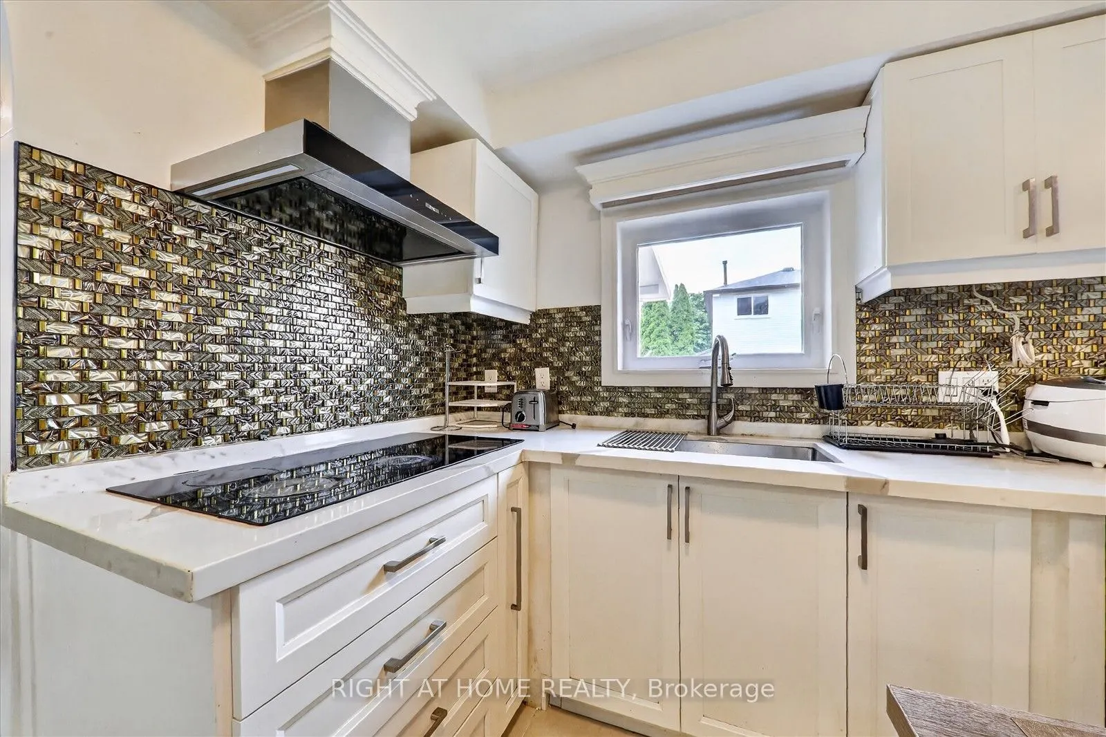 531 Wallenberg Crescent