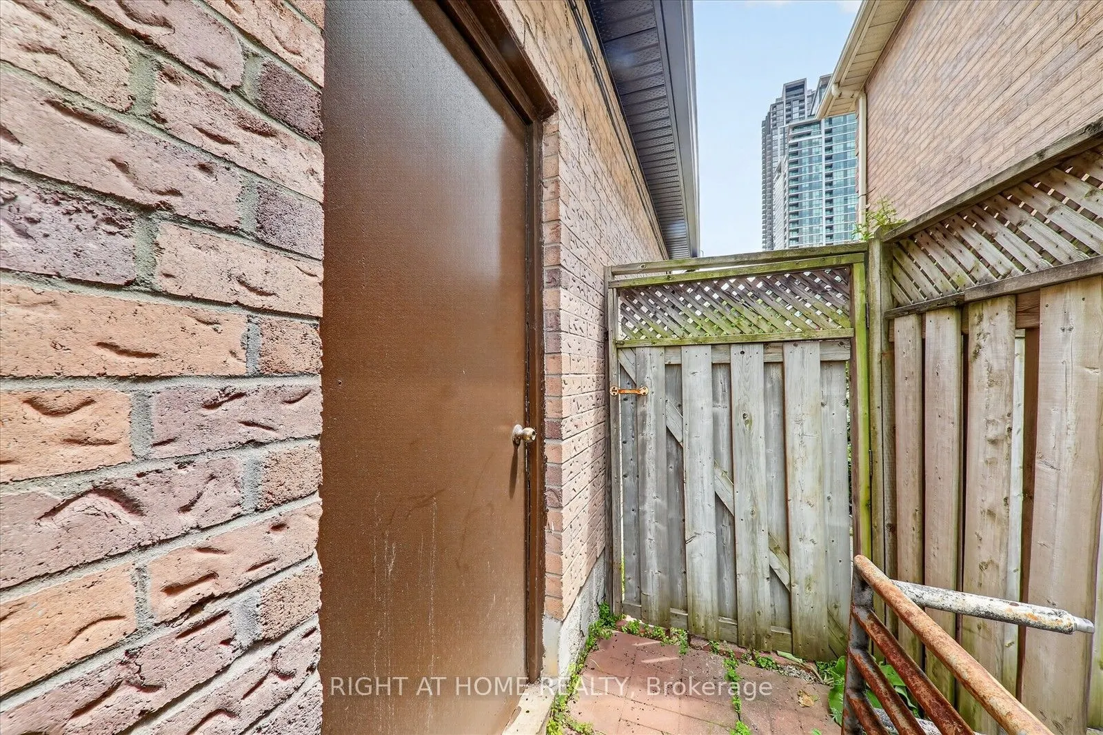 531 Wallenberg Crescent