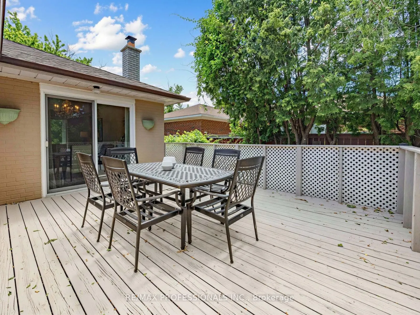 793 Netherton Crescent