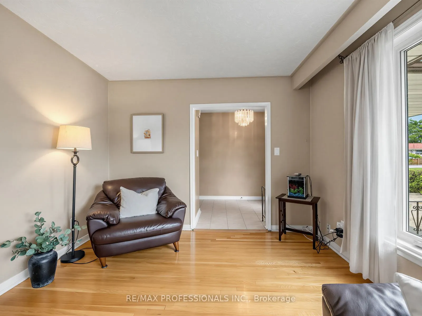 793 Netherton Crescent