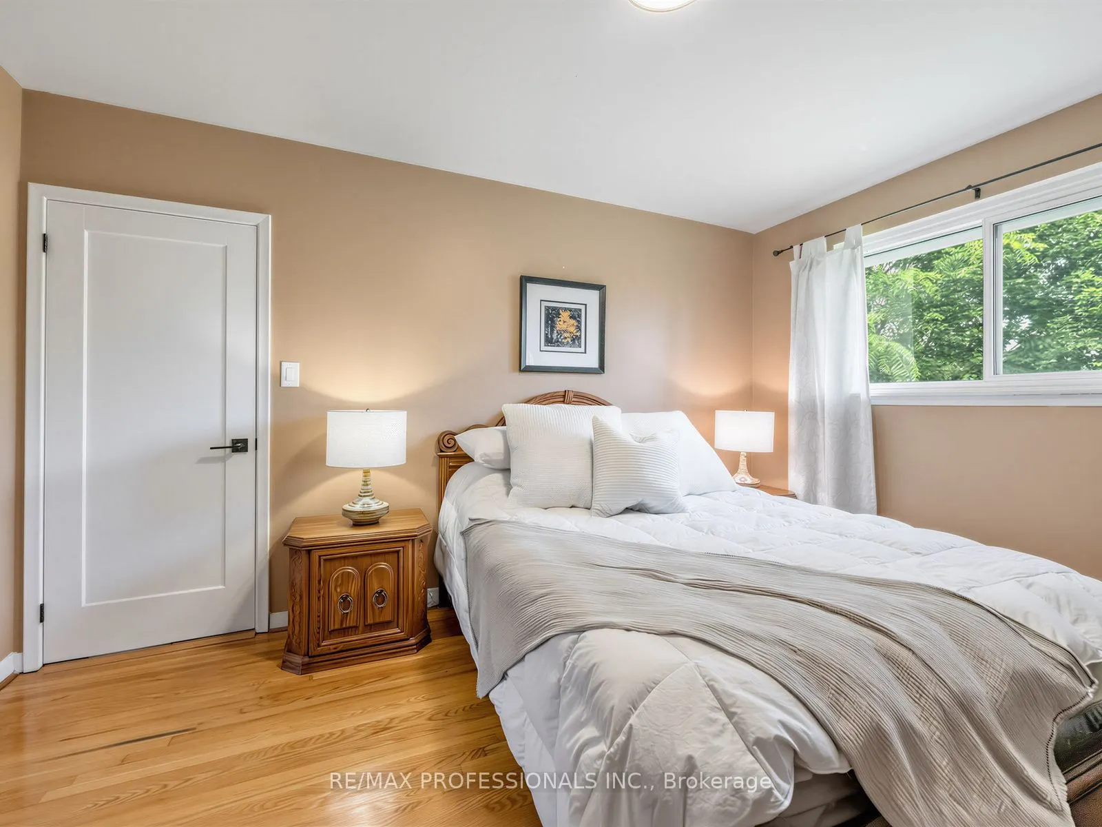 793 Netherton Crescent
