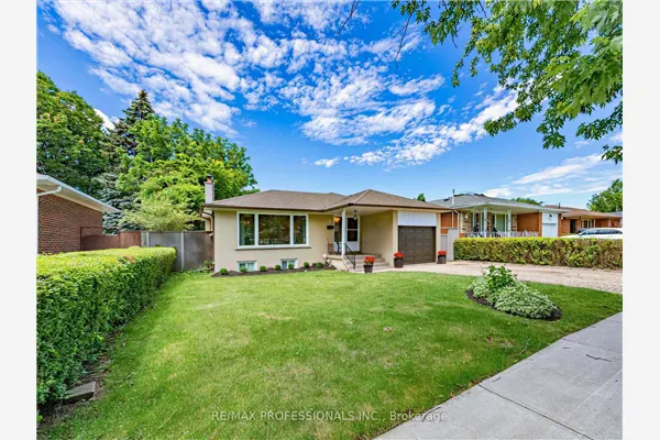 793 Netherton Crescent