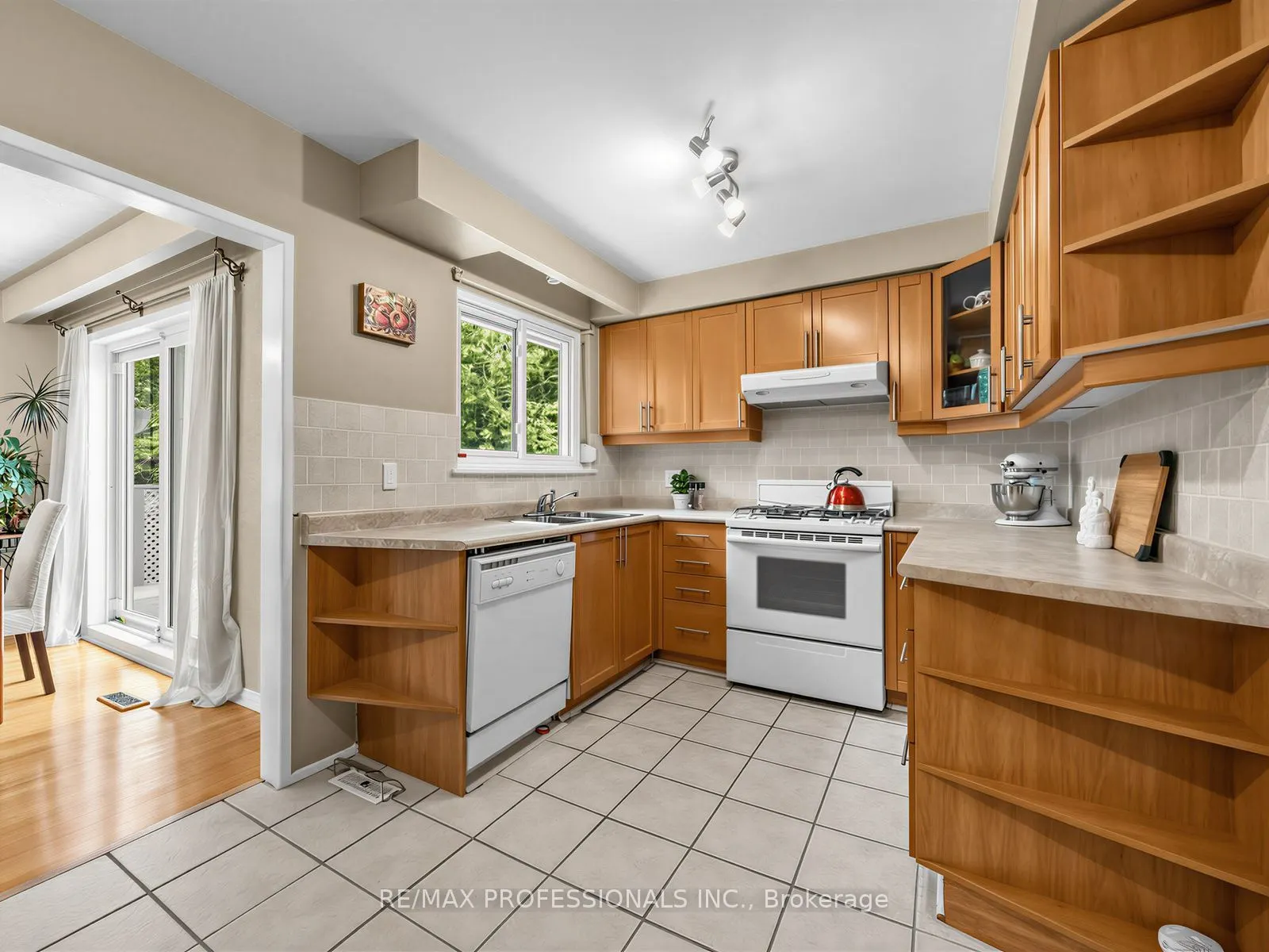 793 Netherton Crescent