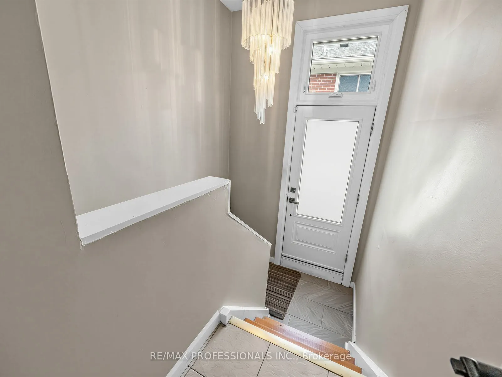 793 Netherton Crescent
