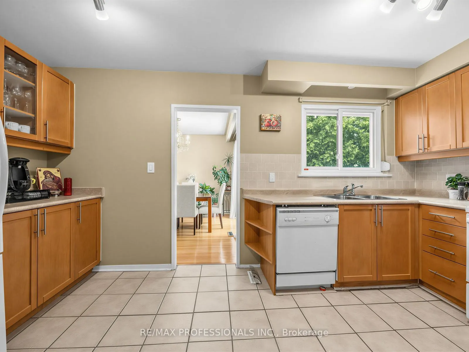 793 Netherton Crescent