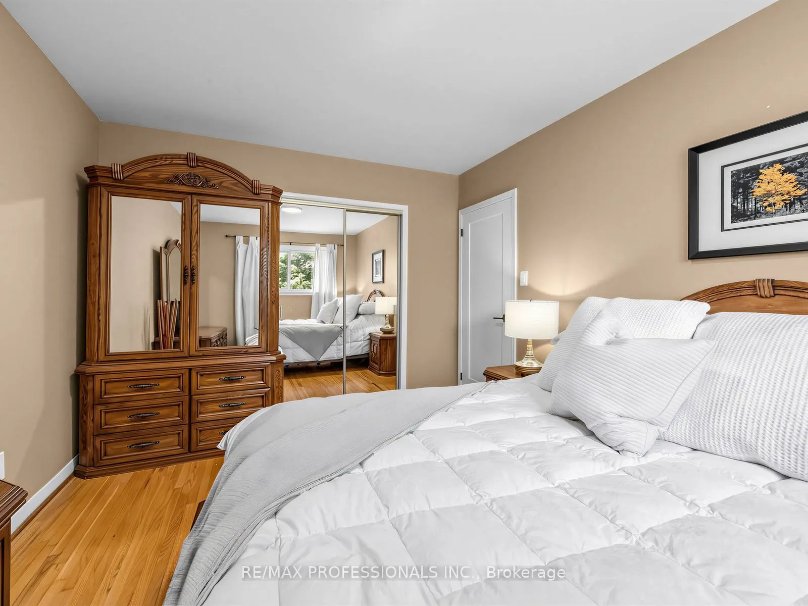 793 Netherton Crescent