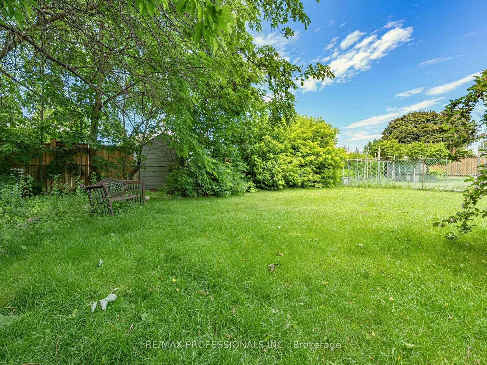 793 Netherton Crescent