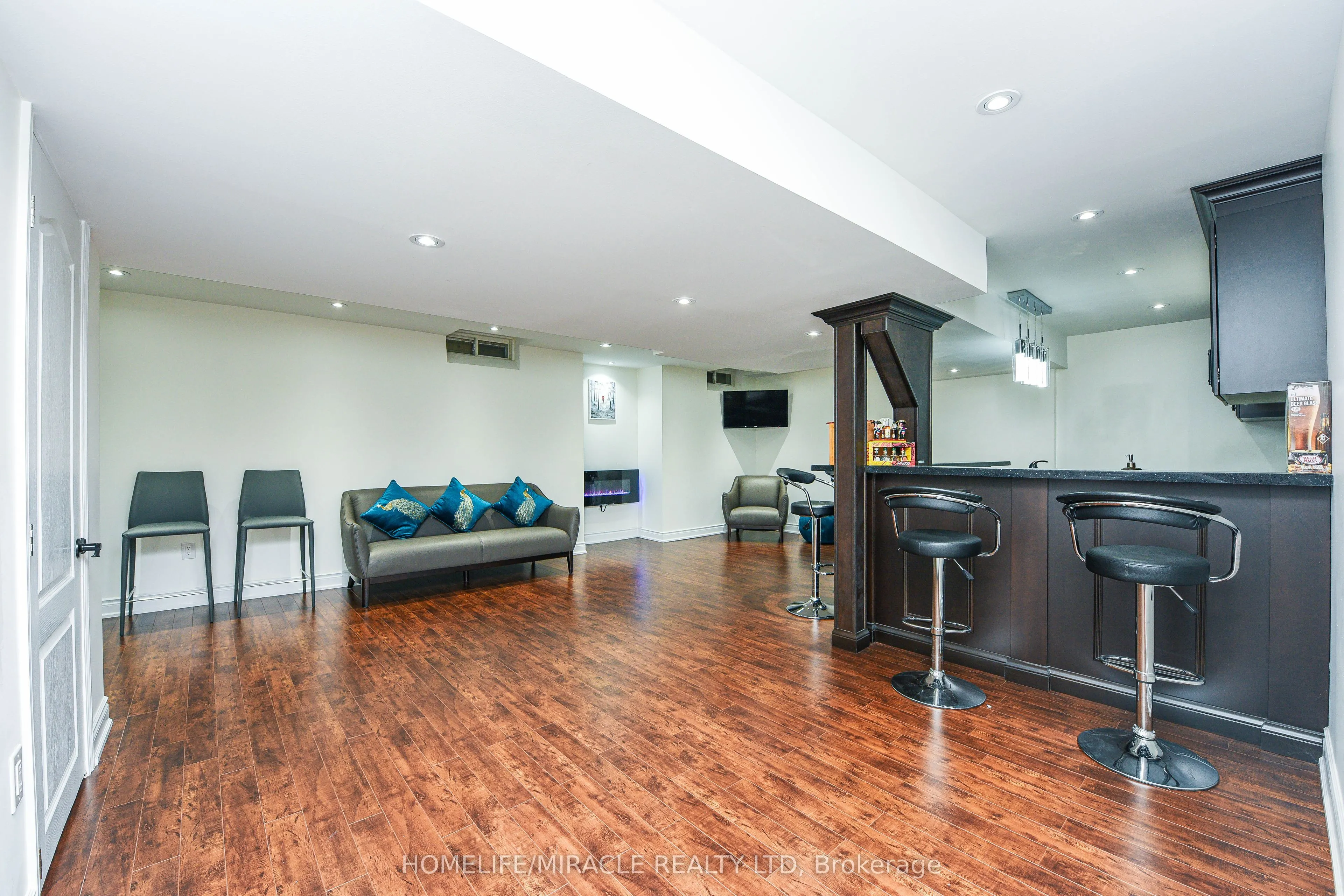 6 Mendoza Drive