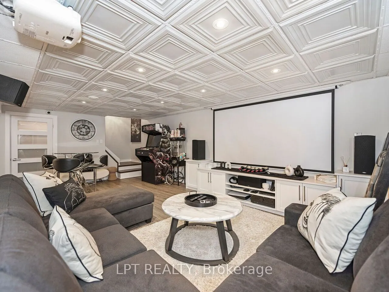 493 Tipperton Crescent