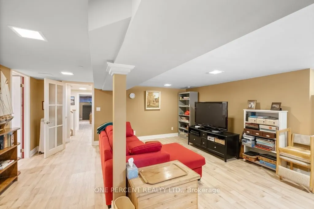 583 Stephens Crescent