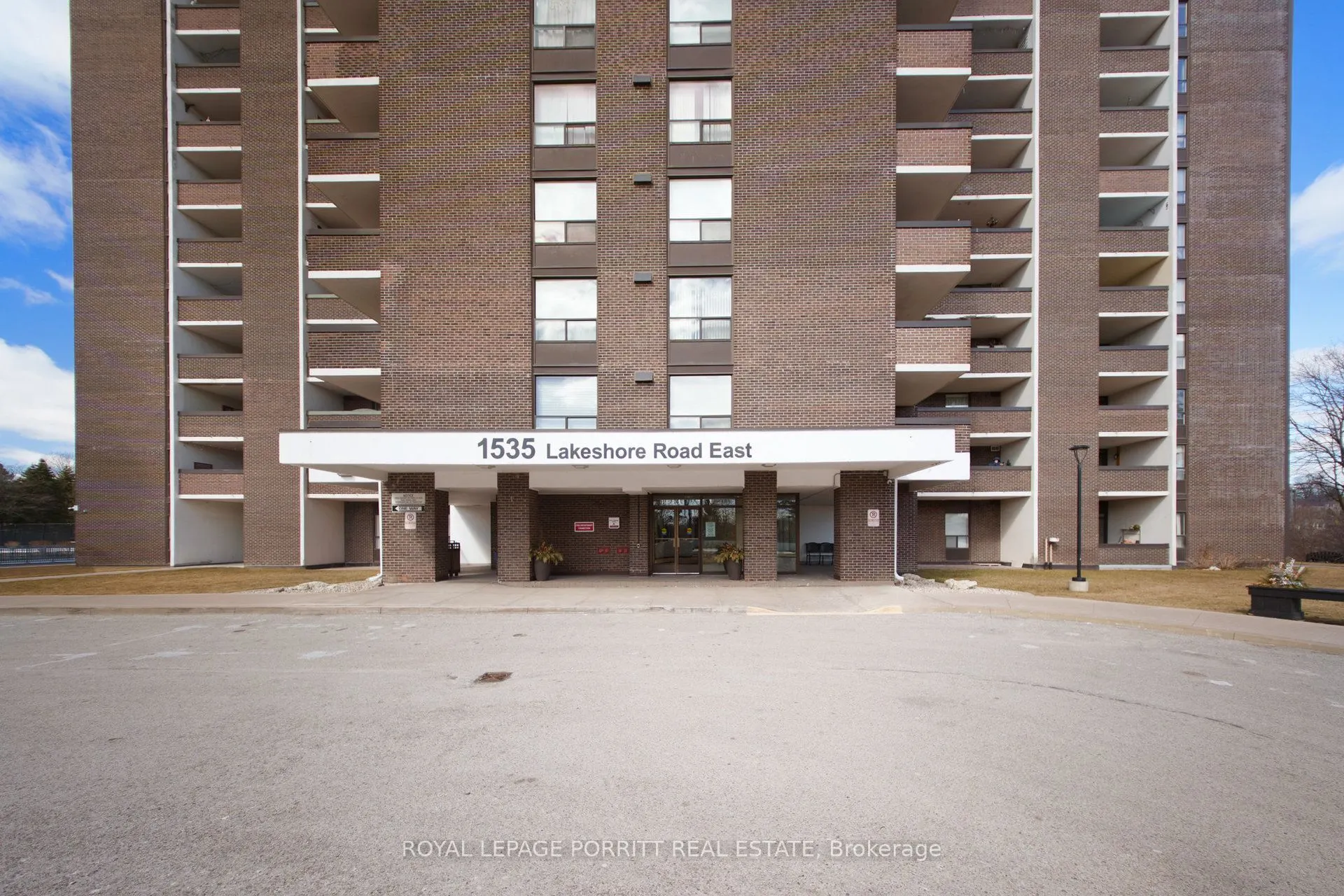 1535 Lakeshore Road E #201