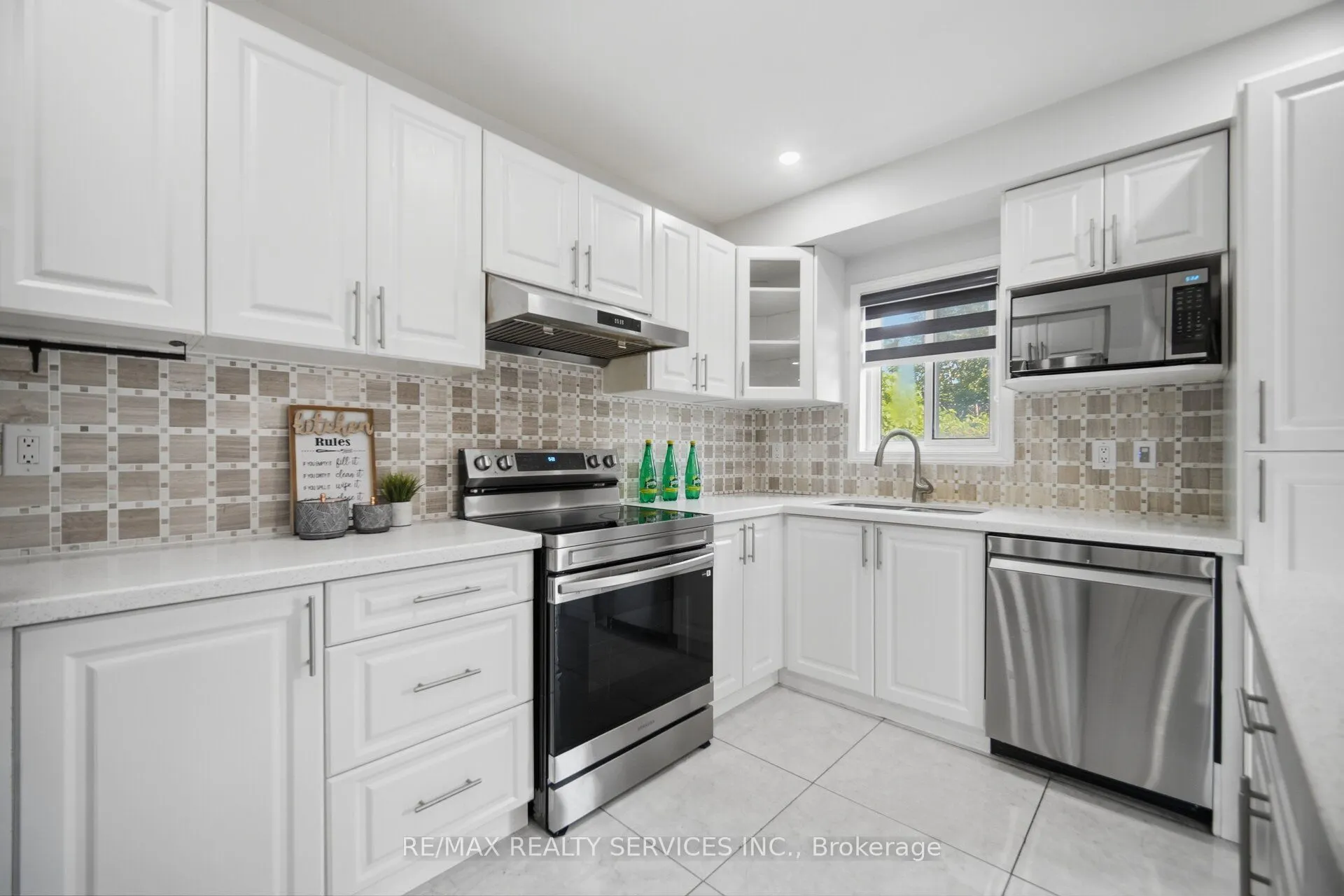 4 Sunnybrook Crescent